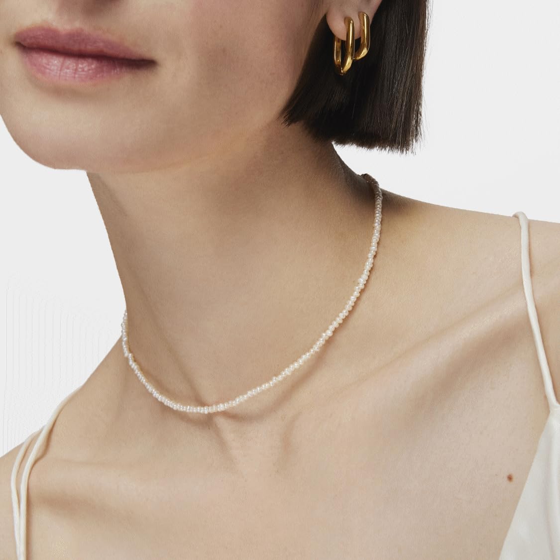 TOUS Gargantilla con Baño de Oro 18Kt sobre Plata para Mujer con Perlas Redondas Blancas de 2mm, Largo 38 cm, Elegante y Versátil, Colección Camille