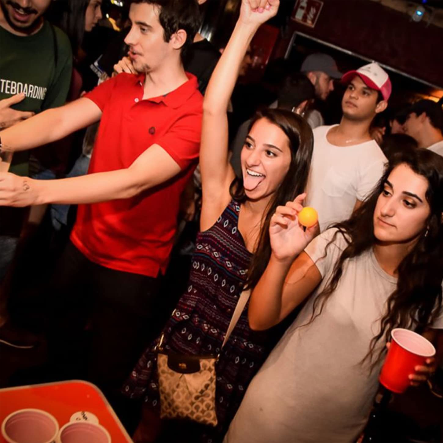 Beer Pong® - Table Beer Pong Officielle, Pliable et Transportable avec Revêtement Etanche Anti-Rayures - Homologuée pour Les Tournois de Biere Pong - Jeu d'alcool pour Soirée Fun Entre Potes