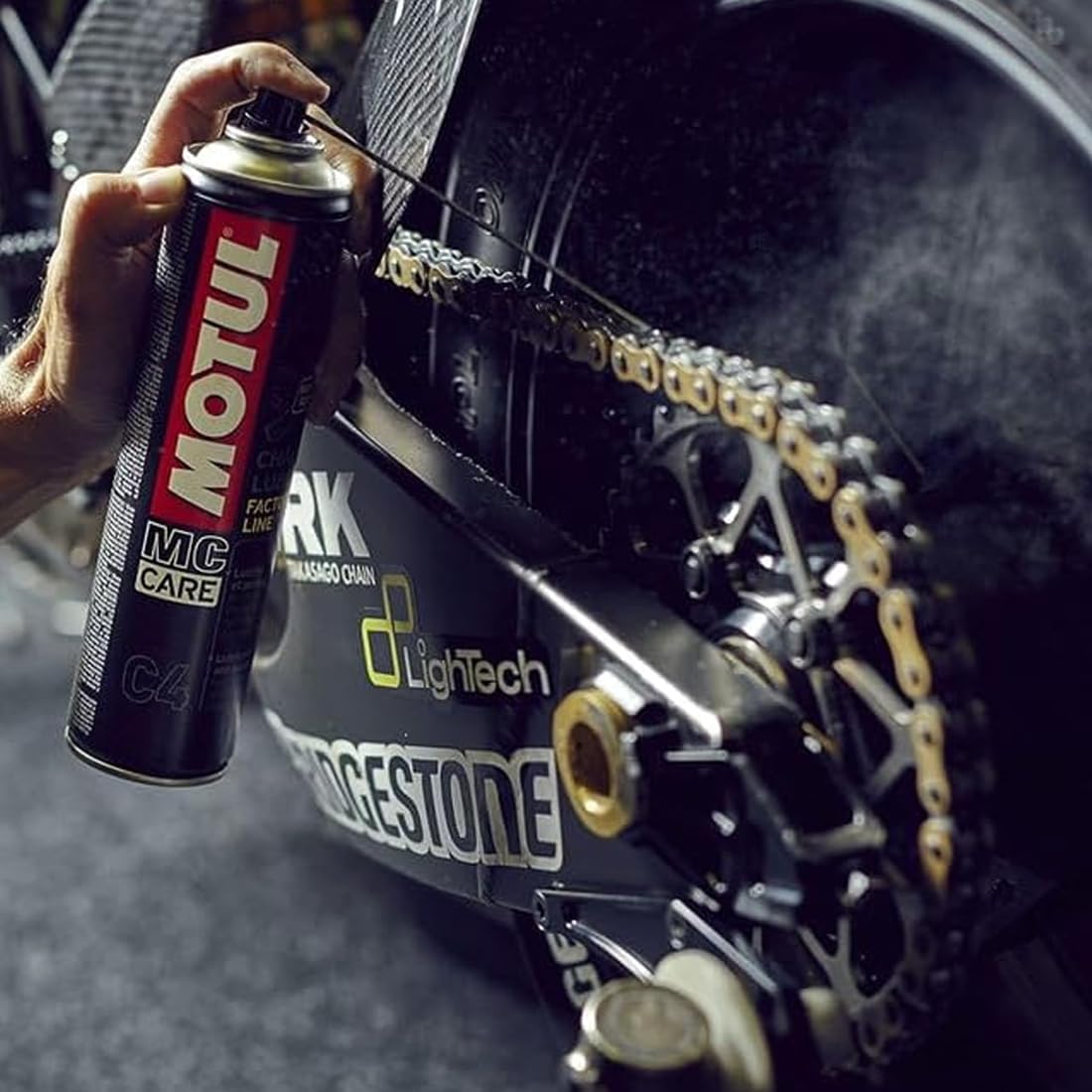 Kit detergente lubrificante per catena Motul C4 400 ml + C1 400 ml + spazzola per la pulizia della catena