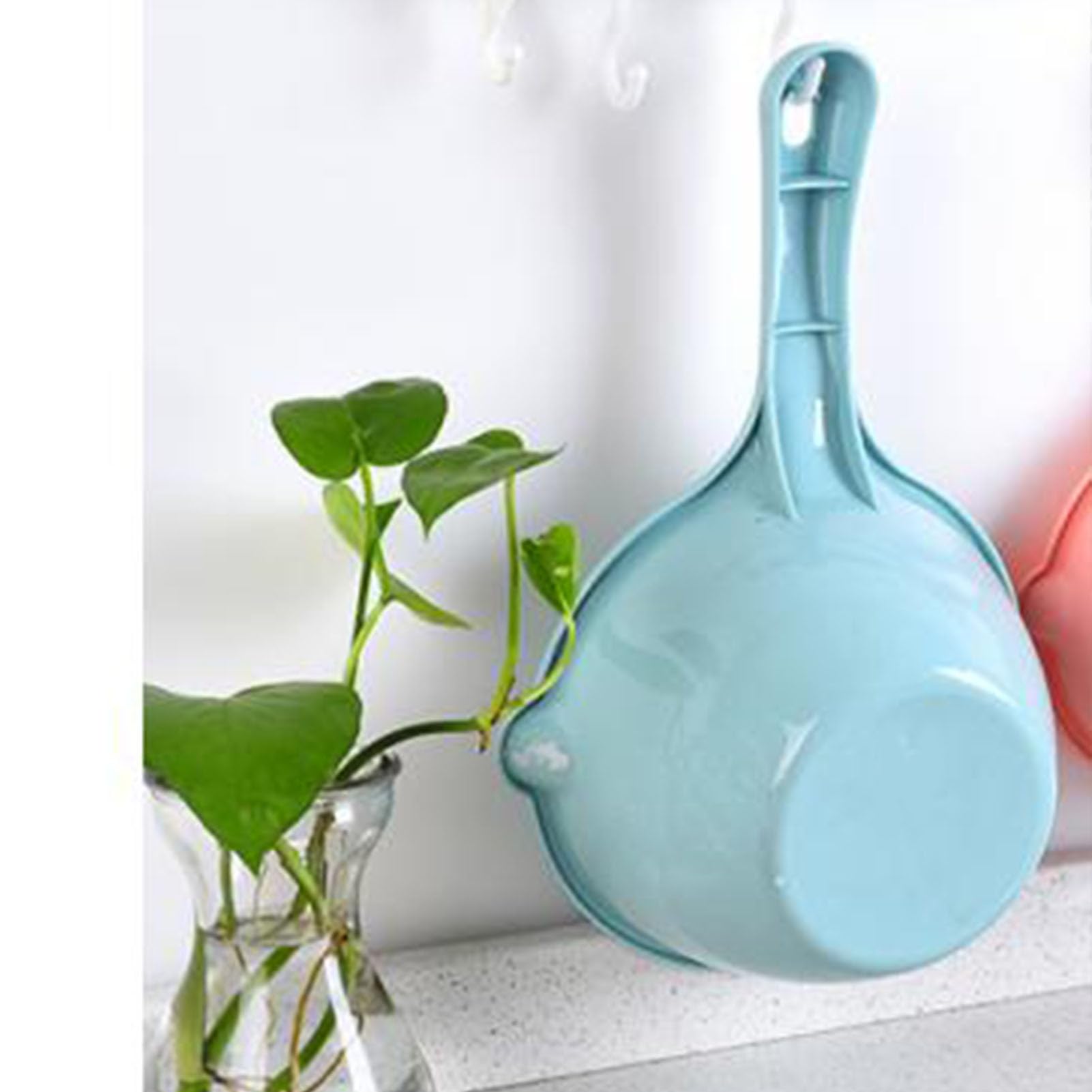 lyrlody Wasserkelle Plastikbad Schaufel Wiederverwendbar Verdickt Tiefes Breites Design für Küchenbadeblüte Waschen mit Großer Kapazität Einfaches Hangloch (S)