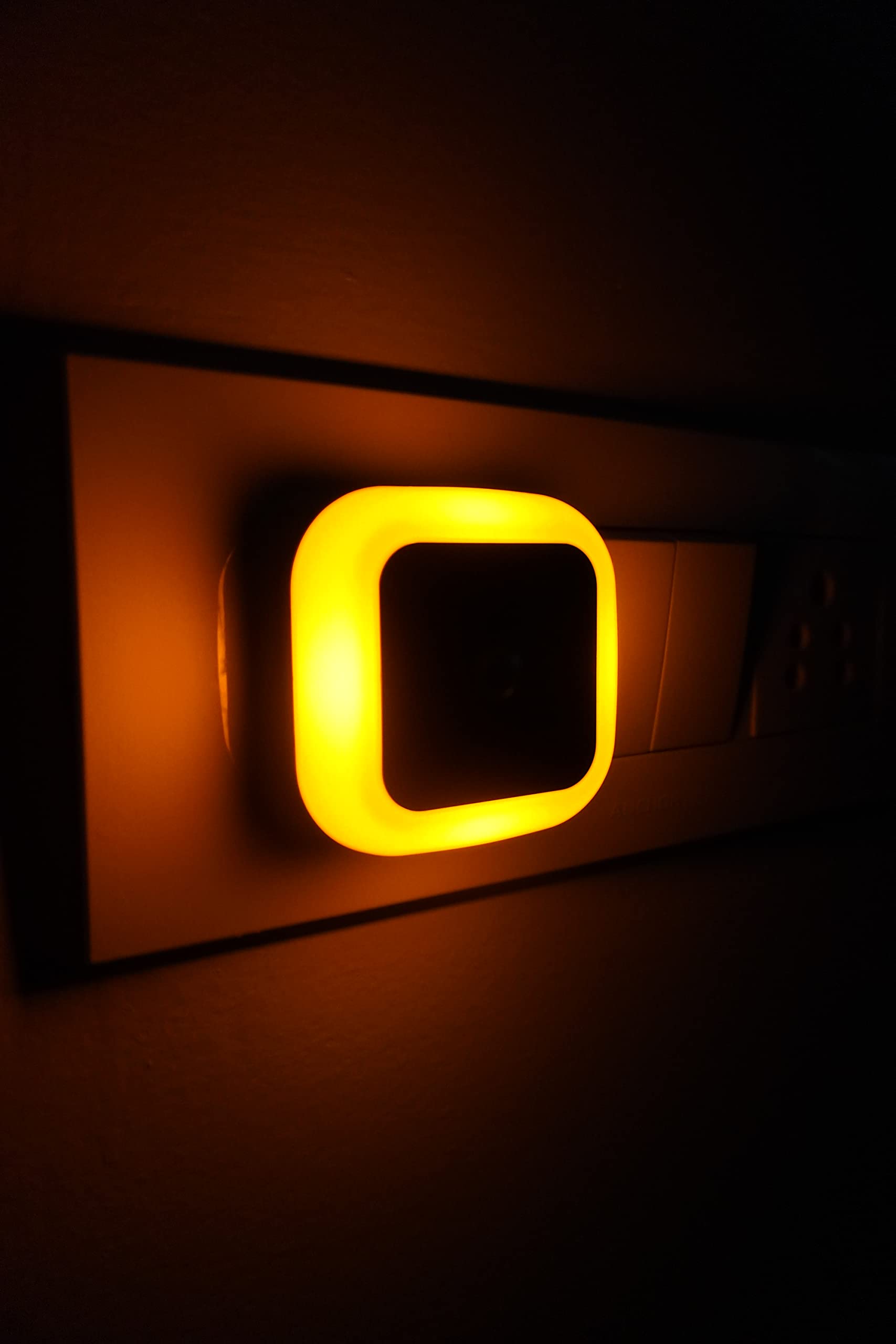 Smart Night Lights - Automatic On/Off, Energy Saving -12 Smart Night Lights - Automatic On/Off, Energy Saving -12