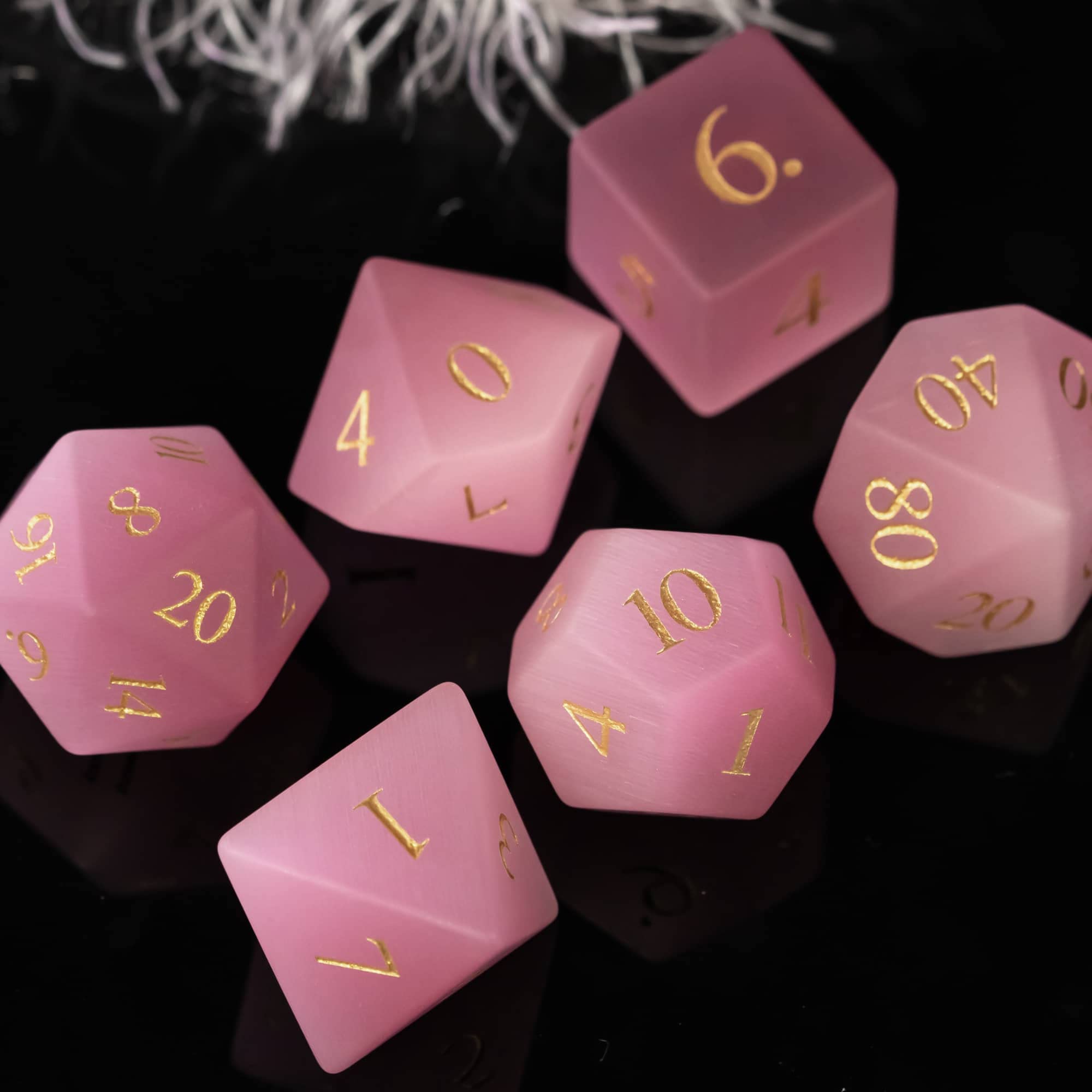 UDIXI Juego de dados de piedras preciosas de Navidad, 7 dados de cristal DND para mazmorras y dragones, dados de piedra hechos a mano para juegos de mesa MTG (ojo de gato rosa)
