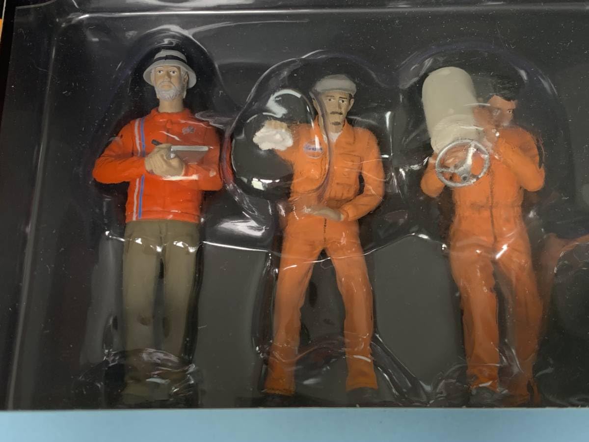 1/18　TSM GULF  TEAM GULF RACING Amazon.co.jp: TSM Model 1/18 Team Gulf Racing Figurines Pit