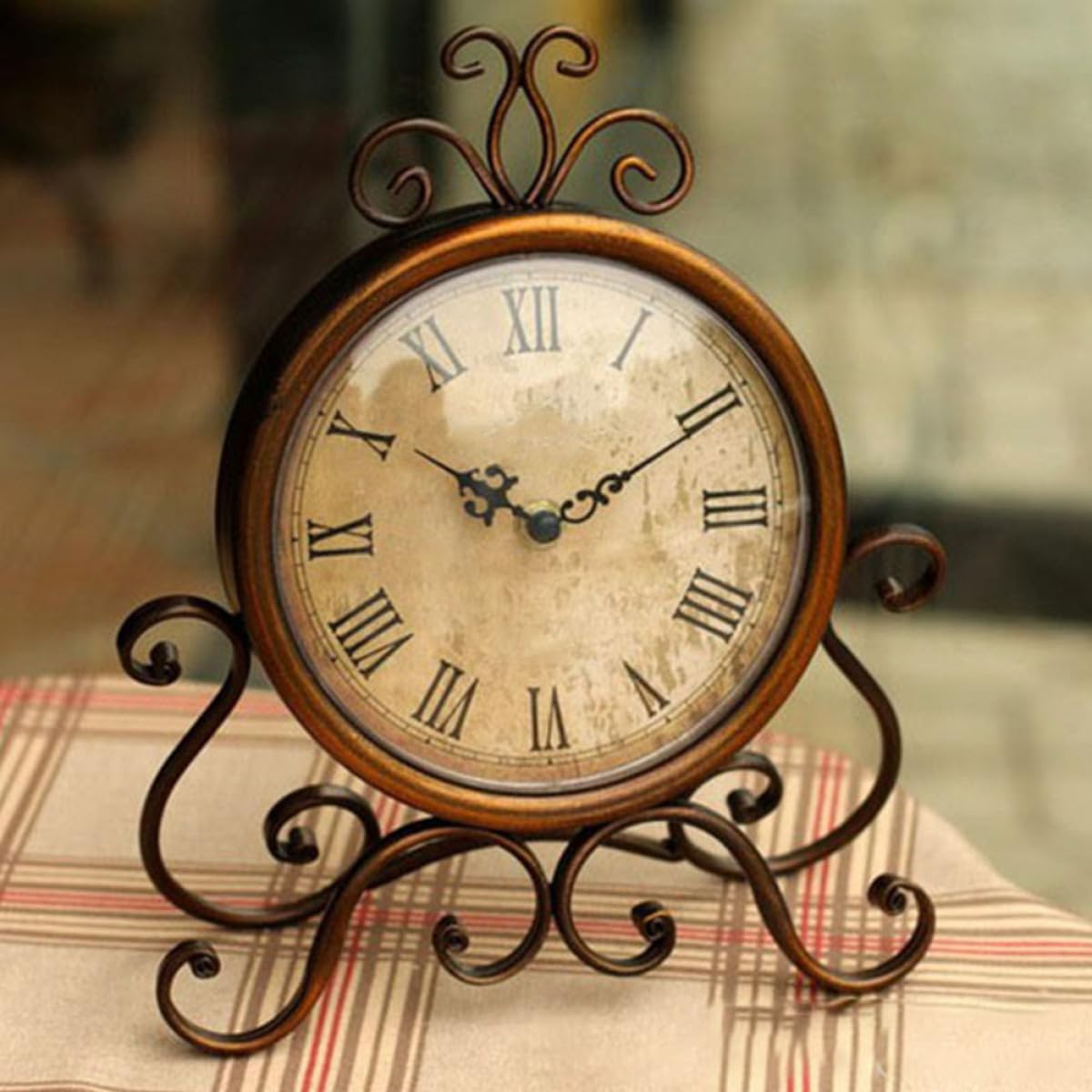 Tickenlose Vintage Tischuhr aus Eisen und Glas für Wohnzimmer | Leiser Quarz, Runde Form, Europäischer Stil, Schlafzimmer und Zuhause, Braune Dekoration ohne Batterie