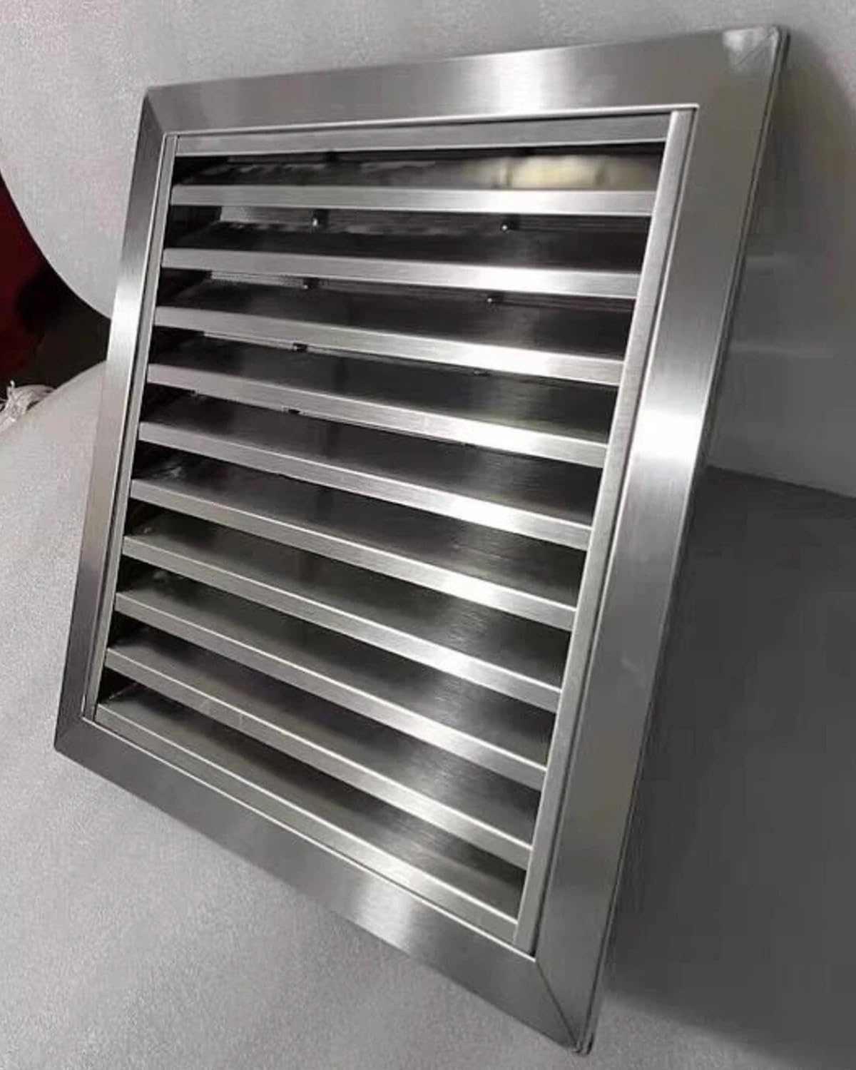 Sportello Ispezione Griglia di Ventilazione Esterna a Lamelle in Acciaio Inox 304, Griglia di Ventilazione Quadrata, Pannello di Apertura per Ventilazione con Presa a Muro(30x50cm)