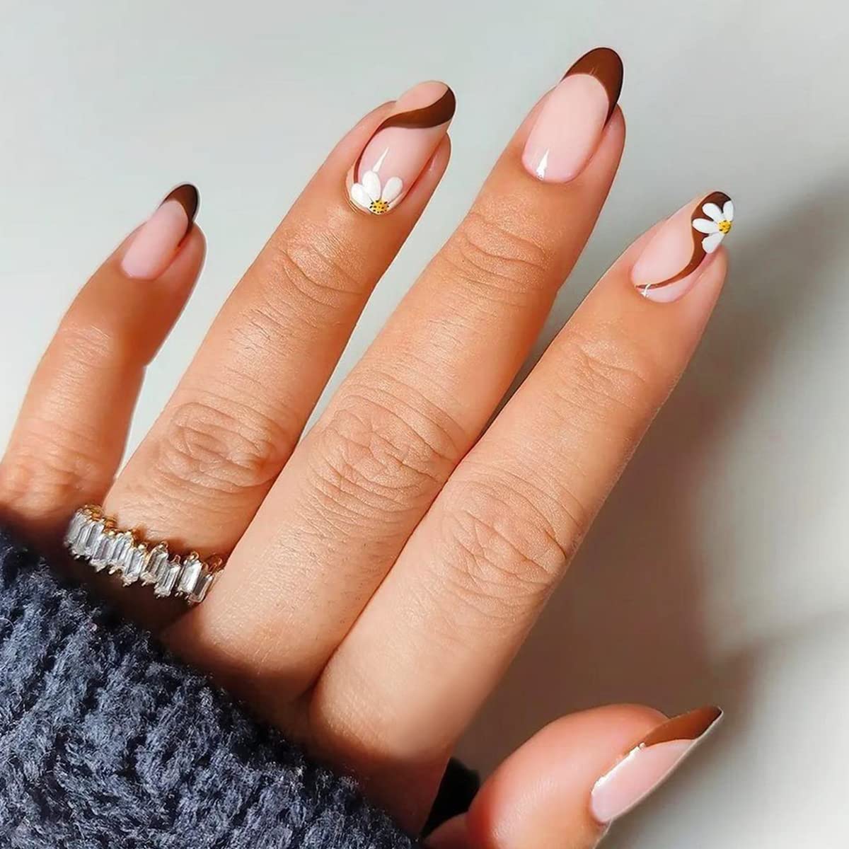 French Tip Press on Nails Almond Medium Fake Nails Brown Swirl False Nails with Daisy Designs Cute Glue on Nails Summer Acrylic Nails Glossy Stick on Nails for Women 24Pcs