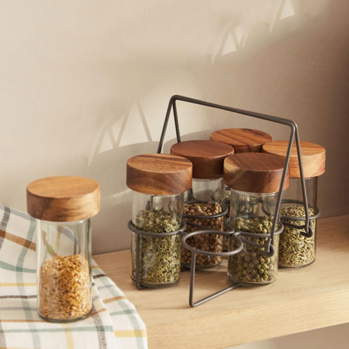 Set di Barattoli con Coperchio in Legno per Spezie in Vetro Design Semplice e Pratico e Base, Capacità 90ml per Conservare Freschezza delle Spezie a Casa o Ristorante