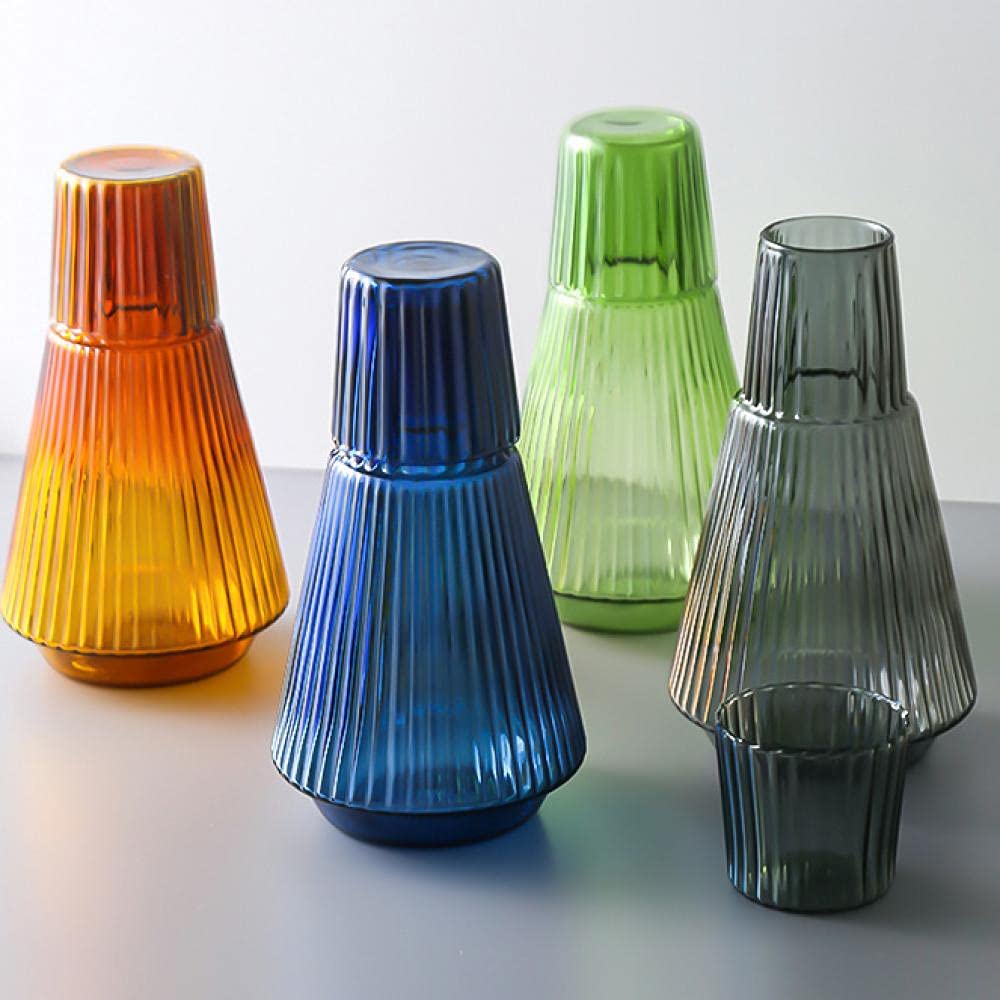 Sizikato Carafe à eau de nuit classique en verre rayé avec gobelet 850,5 g.