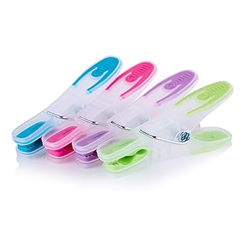 JVL Plastic Peg Basket With 102 Birch Wood Pegs