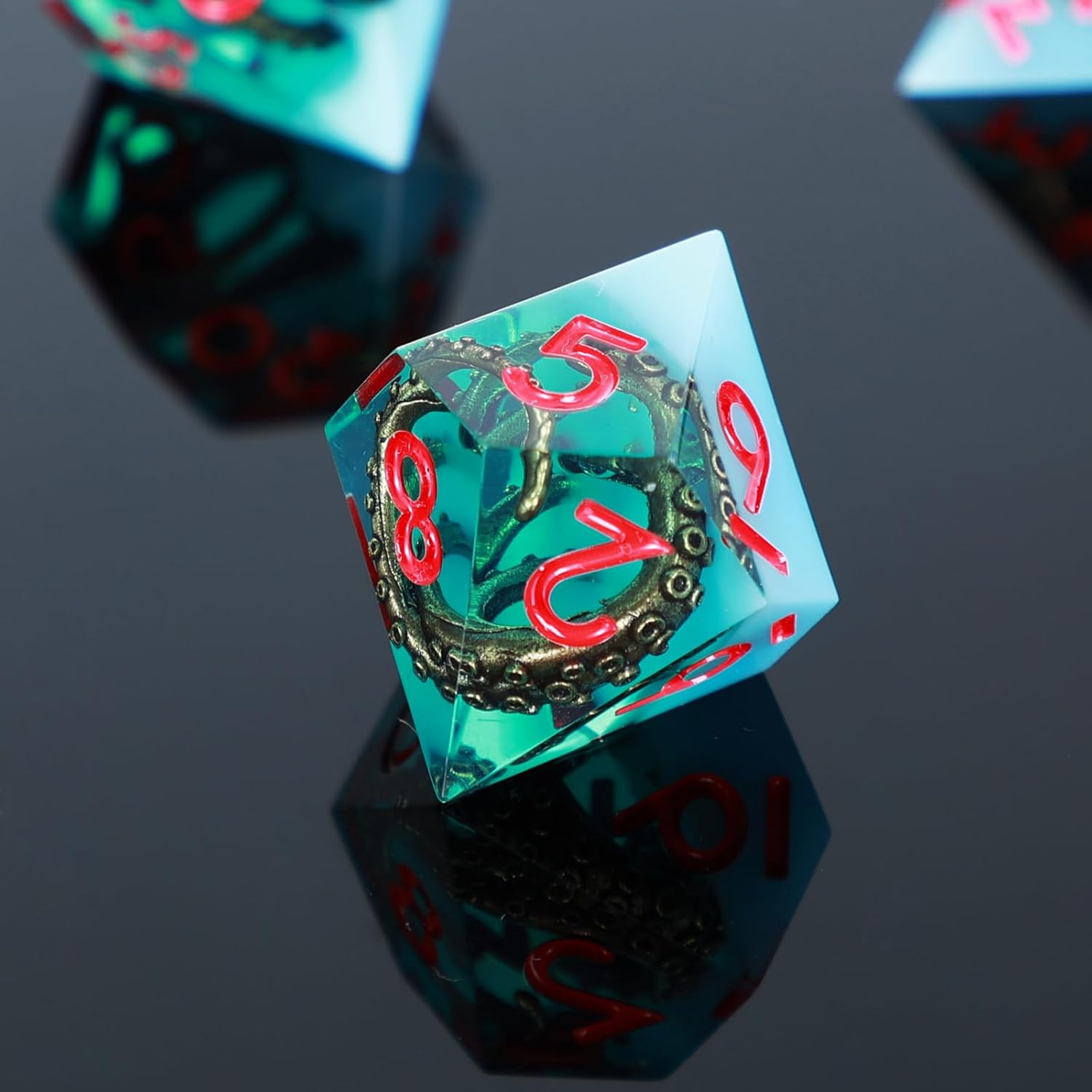 Polyhedral Metal and Resin Dice Set, 7 Pieces D&D RPG Dice with Box, Sharp Edge Octopus Tentacle Design, Fantasy Theme, for Tabletop Gamers, 14 Years and Up (White and Green)