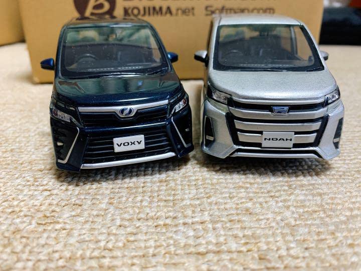 Amazon.co.jp: トヨタ 80系 ヴォクシー ノア カラーサンプルミニカー 2 