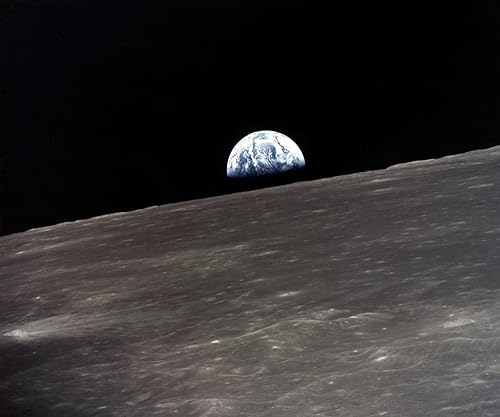 Apolo 10 Earthrise 1969 Na Vista de la Tierra levantándose sobre el horizonte de las lunas Fotografiado desde la nave espacial Apolo 11 1969 Póster
