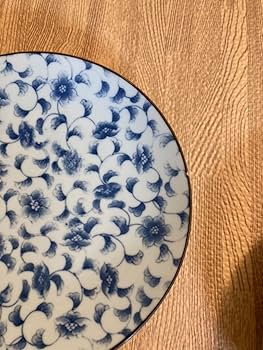 青い花柄の陶器皿 箱入り　有田焼 青い花柄の陶器皿 箱入り 有田焼 有田ジュエル おしゃれで