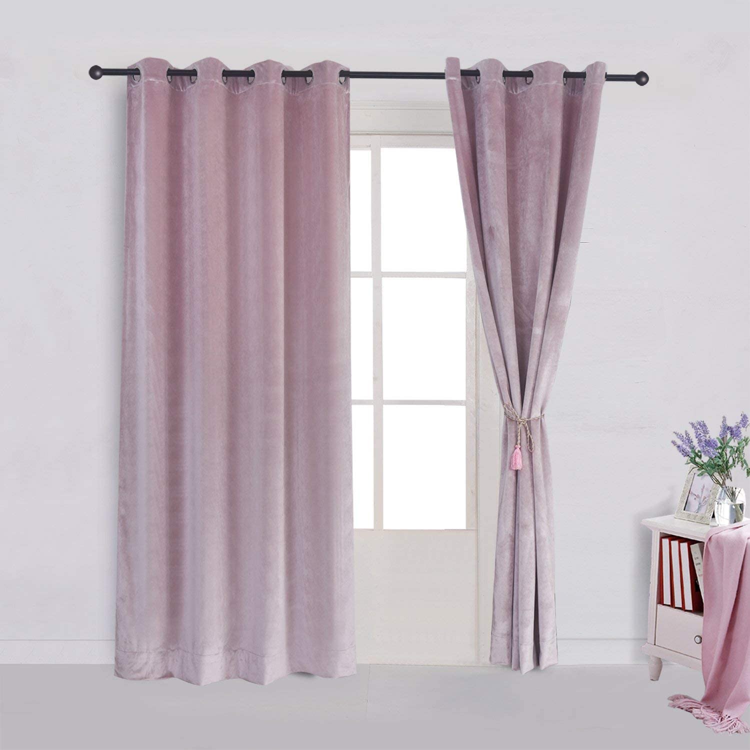 Draperies occultantes oeillets pour créer un cocon dans la chambre