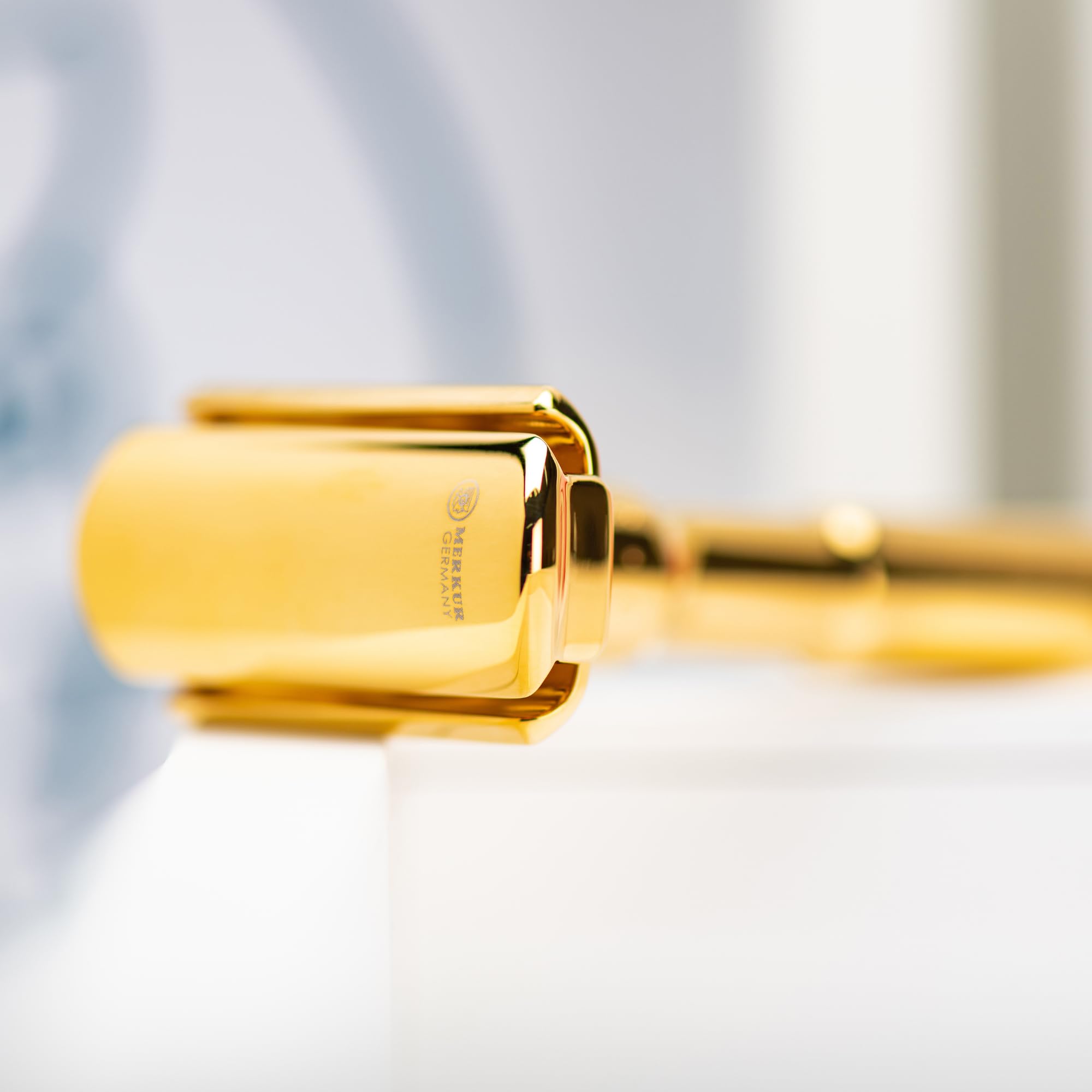 MERKUR Glanzgold 702003 - Maquinilla de afeitar (2 piezas, corte recto, ideal para afeitado en húmedo, zinc fundido, mango de latón, fabricado en Alemania