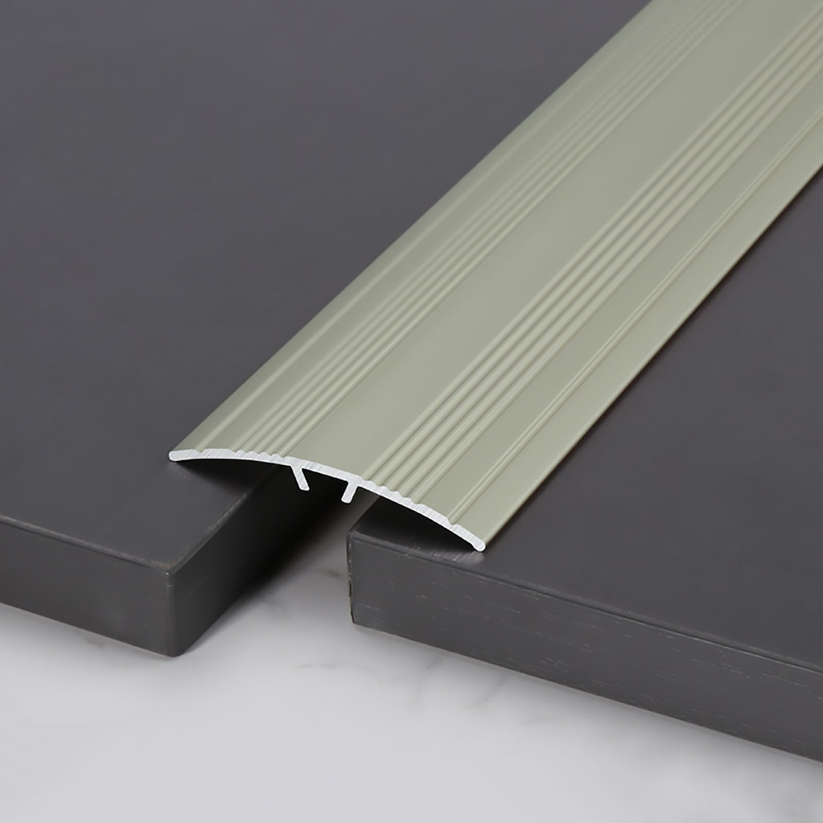 Profil przejściowy do podłóg dywanowych, do wysokości progowej poniżej 5 mm, zaokrąglona krawędź ze stopu aluminium, długość 90 cm, szerokość 50 mm, tytan, 18 sztuk