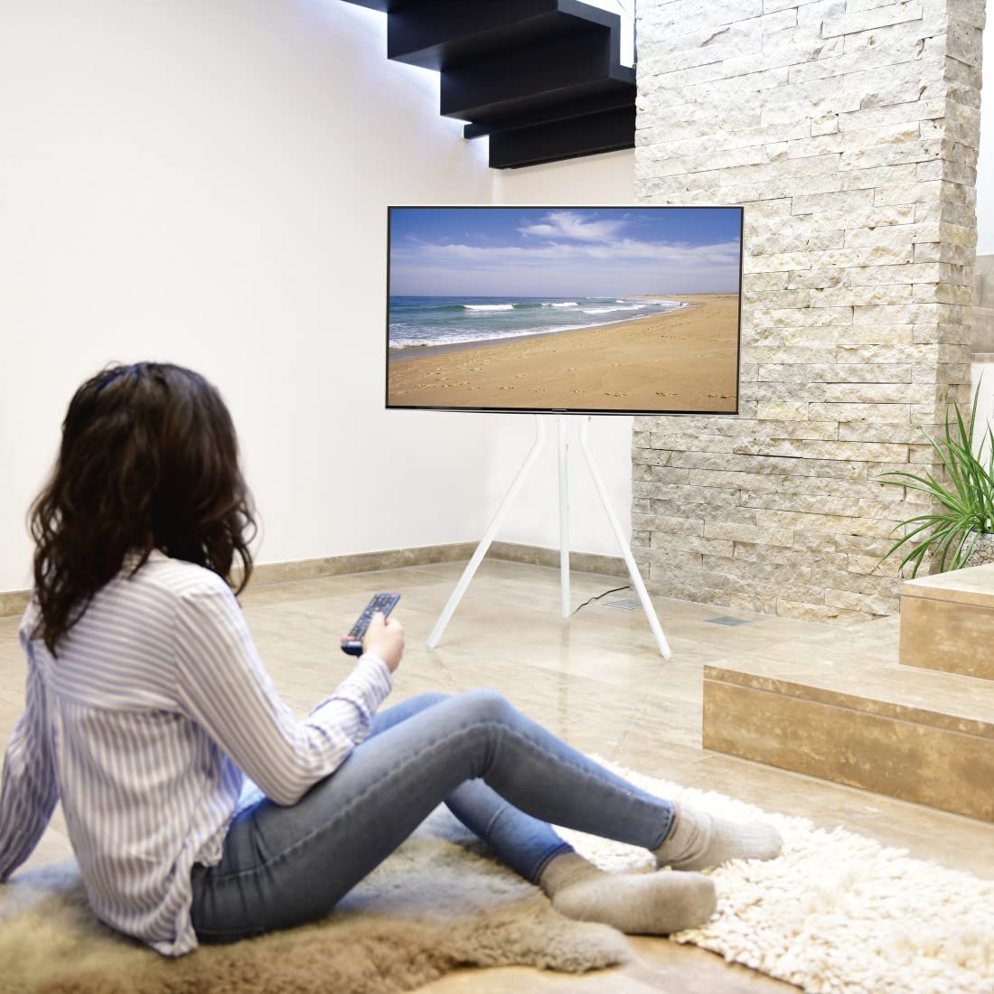 Hama TV Ständer im Staffelei Design (Stabiler Fernsehständer für 37-75 Zoll, höhenverstellbarer TV Stand als Tripod, kompaktes TV Stativ, VESA kompatibler Bodenständer) weiß
