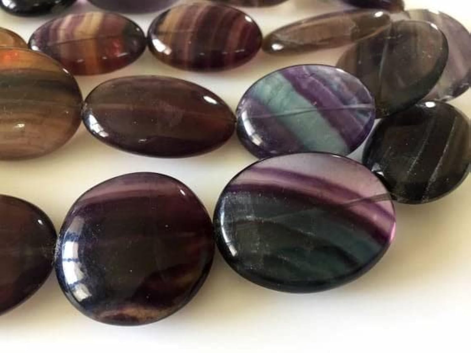 Fluorite violette perles spirituelles naturelles pour concevoir un bijou d'harmonie intérieure