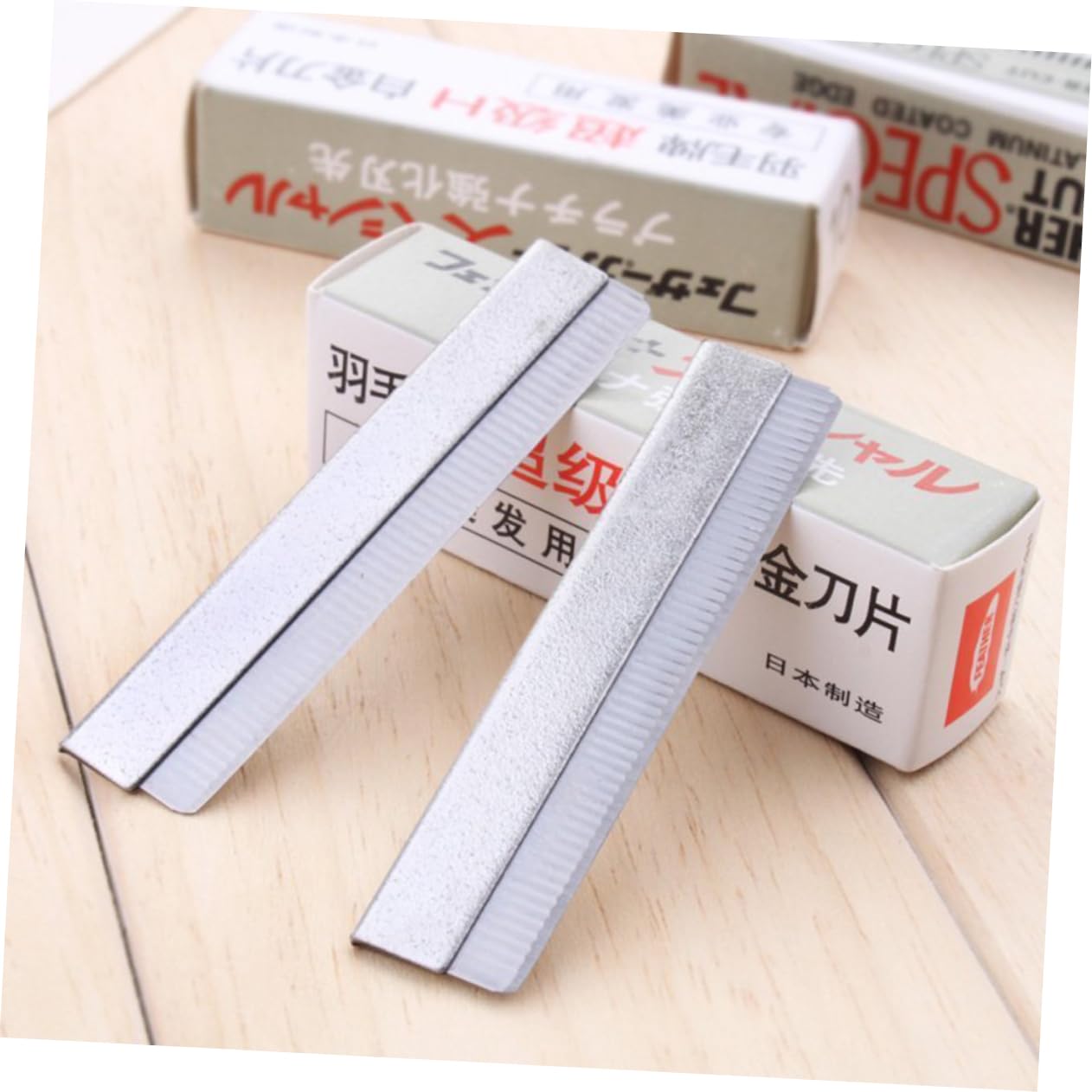 VICASKY Professional Eyebrow Scissors Comb Stainless Steel Razor for Women Simple Eyebrow Remover