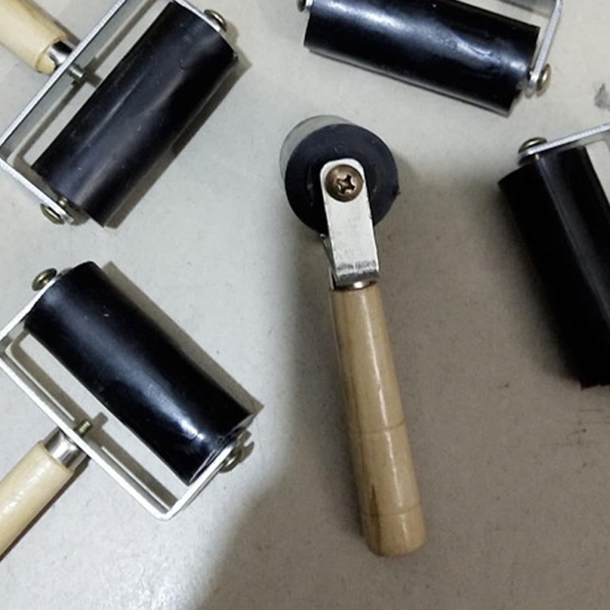 NUOBESTY 3 Sätze Rolle Zum Basteln Rollenwerkzeug Klebeband Zeichnen Malwalze Klebestreifenrolle Klebestifte Tinte Scrabook Bastelzeug Gummiwalze Stanzwerkzeug Bambus Black 2 Stücke * 3
