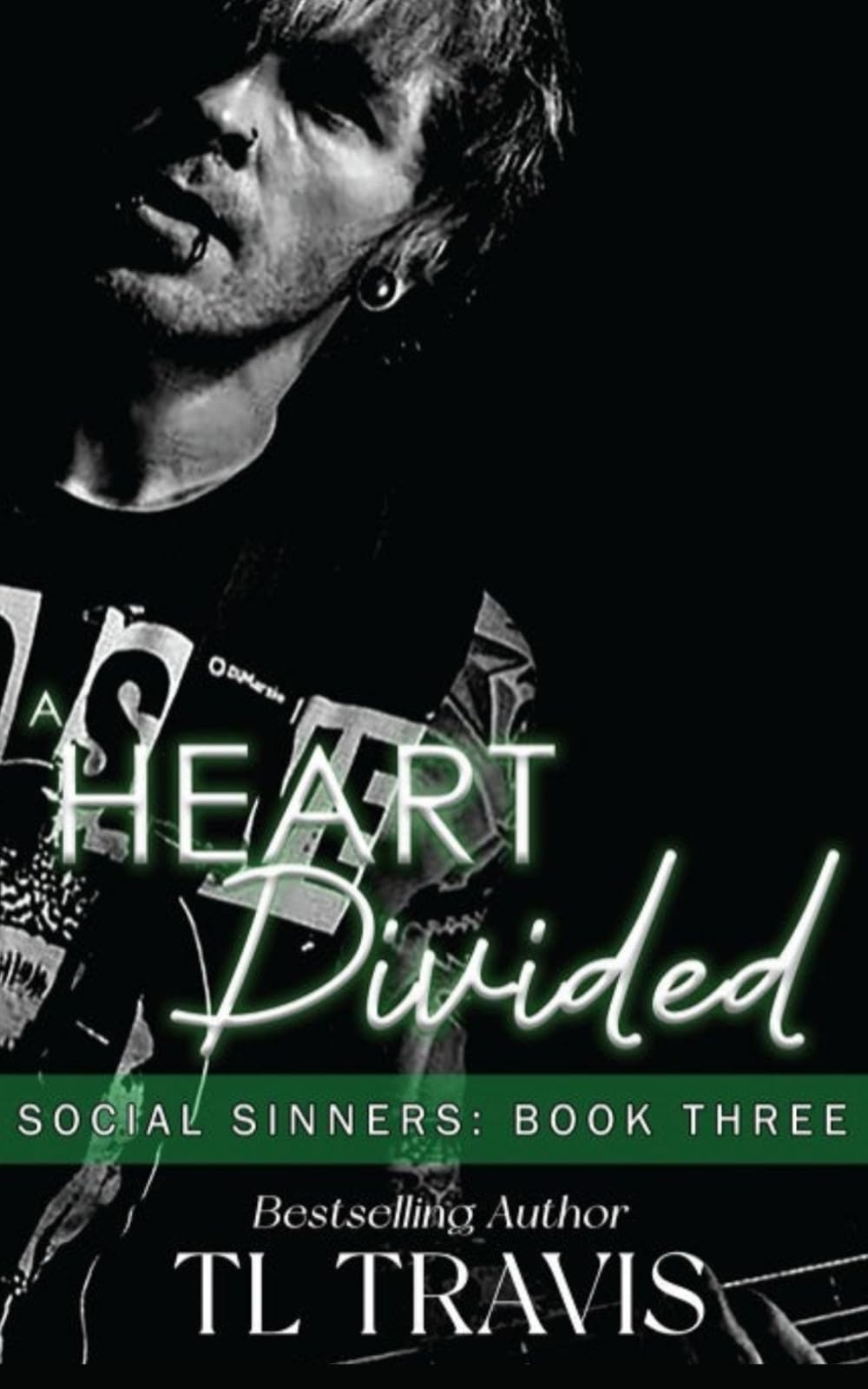 Social Sinners: A Heart Divided: MMM Rockstar Romance (Social Sinners Series)