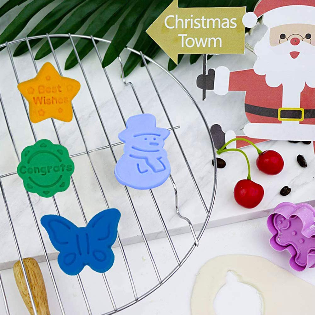 LIHAO Lot De 8 Emporte Pièces Noël, Moule à Buiscuit Noël Avec 100pcs Sachets à Buiscuit, Moule En Forme De Père De Noël Bonhomme De Neige Renne Pour Décoration De Noël