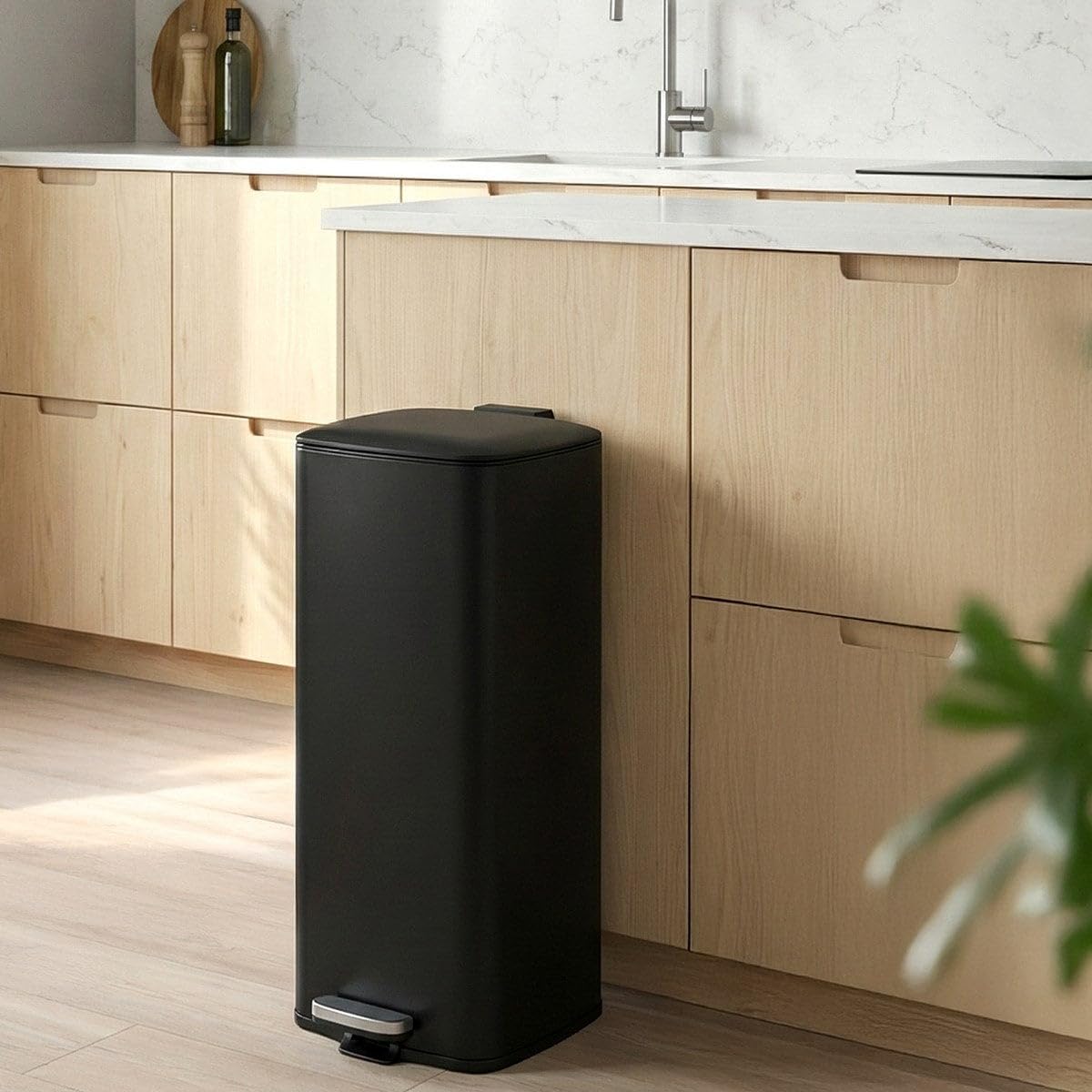Cubo de Basura de 30 Litros de Acero Inoxidable Negro de 37x27x65 cm. Papelera con Cubo Interior Extraíble de Polipropileno con Asa y Apertura con Pedal