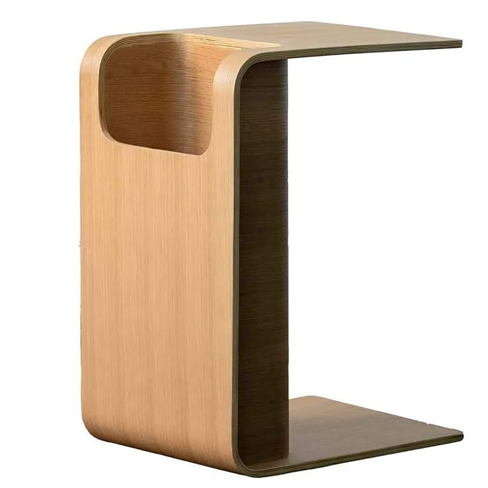 Table basse en bois en forme de C compacte pour optimiser le rangement des petits salons