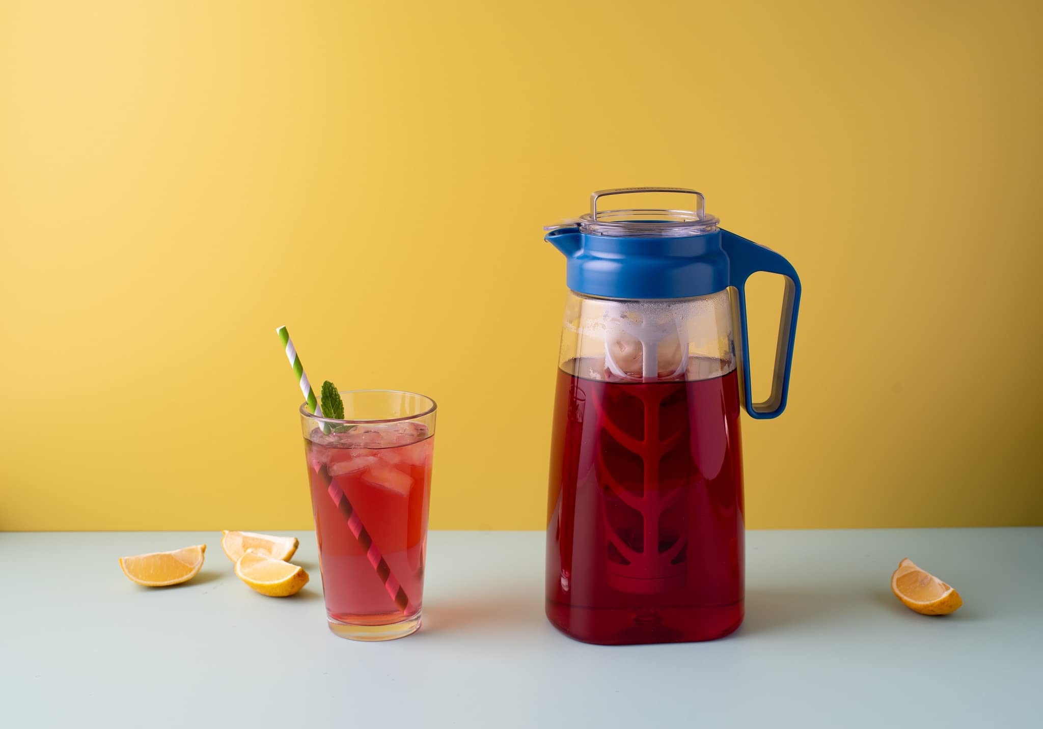 Adagio Teas Pichet à thé glacé hermétique avec infuseur pour thé en vrac - Sans BPA - 2 litres - Noir