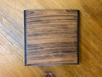 木製スタンド 彫刻入り 飾り台　ダークブラウン Amazon.co.jp: 台座 飾り台 ダークブラウン 13×13×3cm