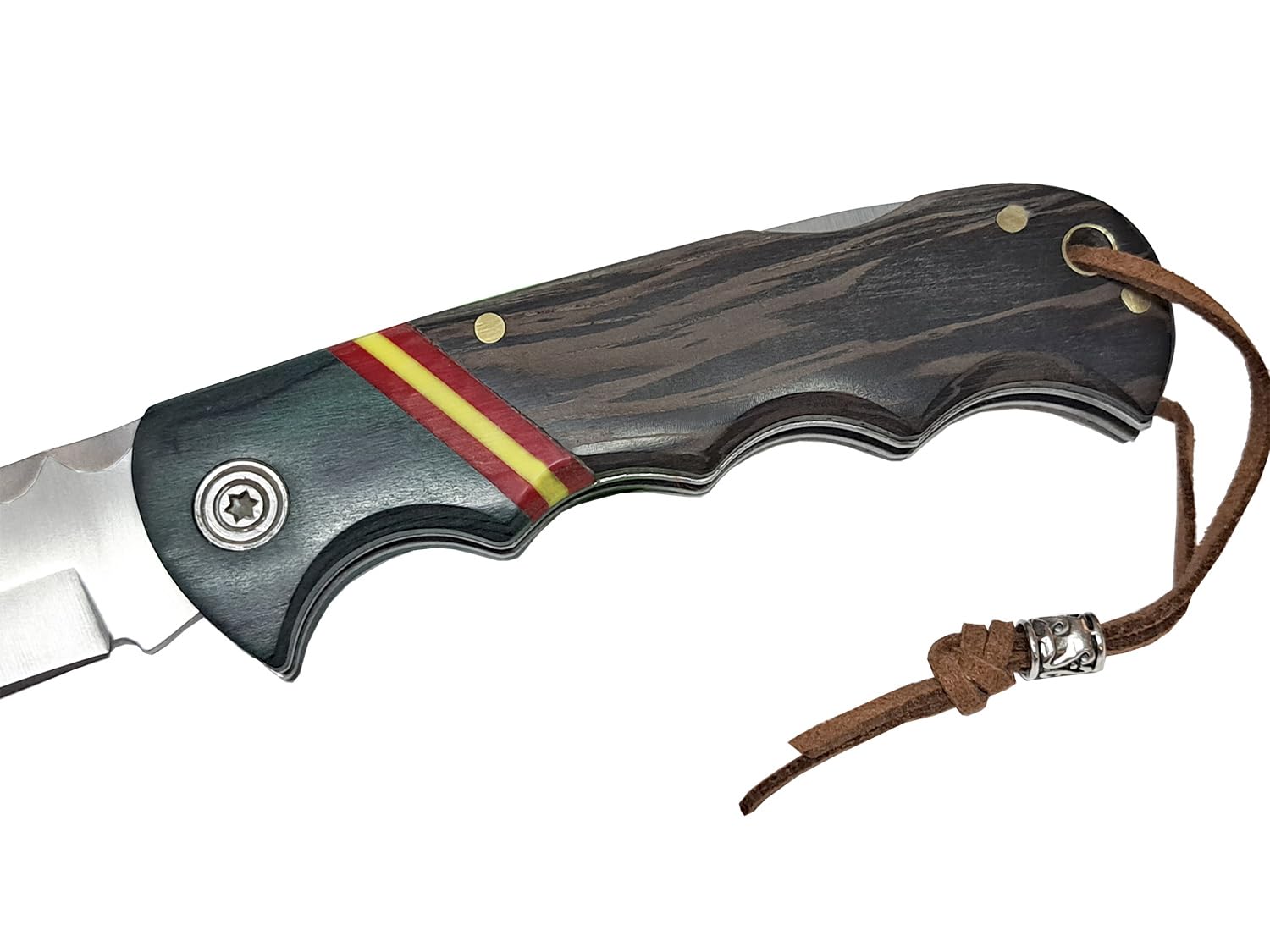 Tiendas LGP - Albainox - Navaja Bandera de España, Acero INOX. Hoja de 9 cm. Plegable Mango en Madera de Stamina mixta Verde y Roja, Incluye cordón de polipiel y detalle metálico. Campig Caza, 18840