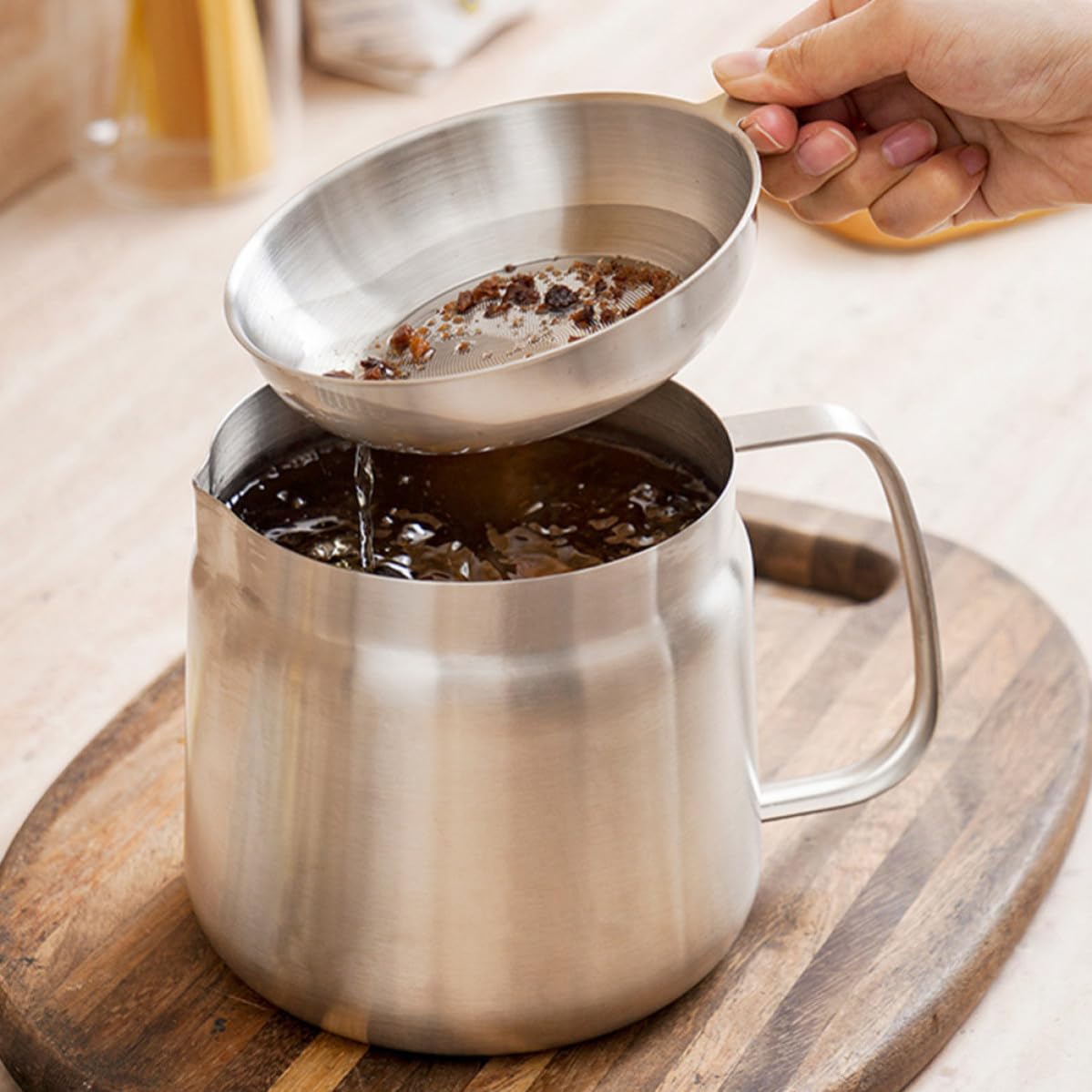 SHINEOFI Jarra de Aceite de Acero Inoxidable de 2l Filtro y Cesta para Freidora, Contenedor de Grasa para Cocina Familiar y Restaurante, Resistente y Fácil de Limpiar