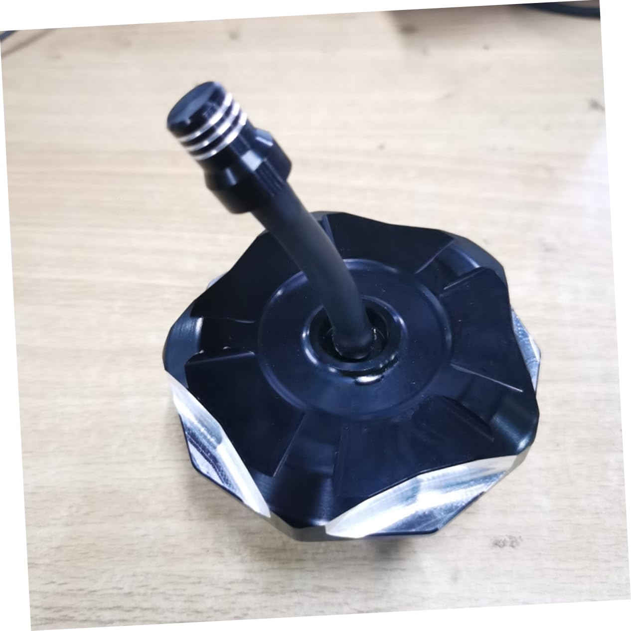 ULTECHNOVO Serbatoio Carburante Moto in Lega Di Alluminio Con Valvola Di Sfiato Per Tappo Serbatoio Sostituzione Copertura Per Protezione Accessori Moto Da Cross