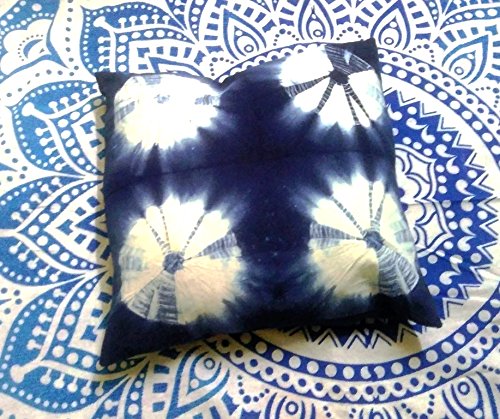 Coussins decoratifs en coton bohème indigo pour un salon chaleureux