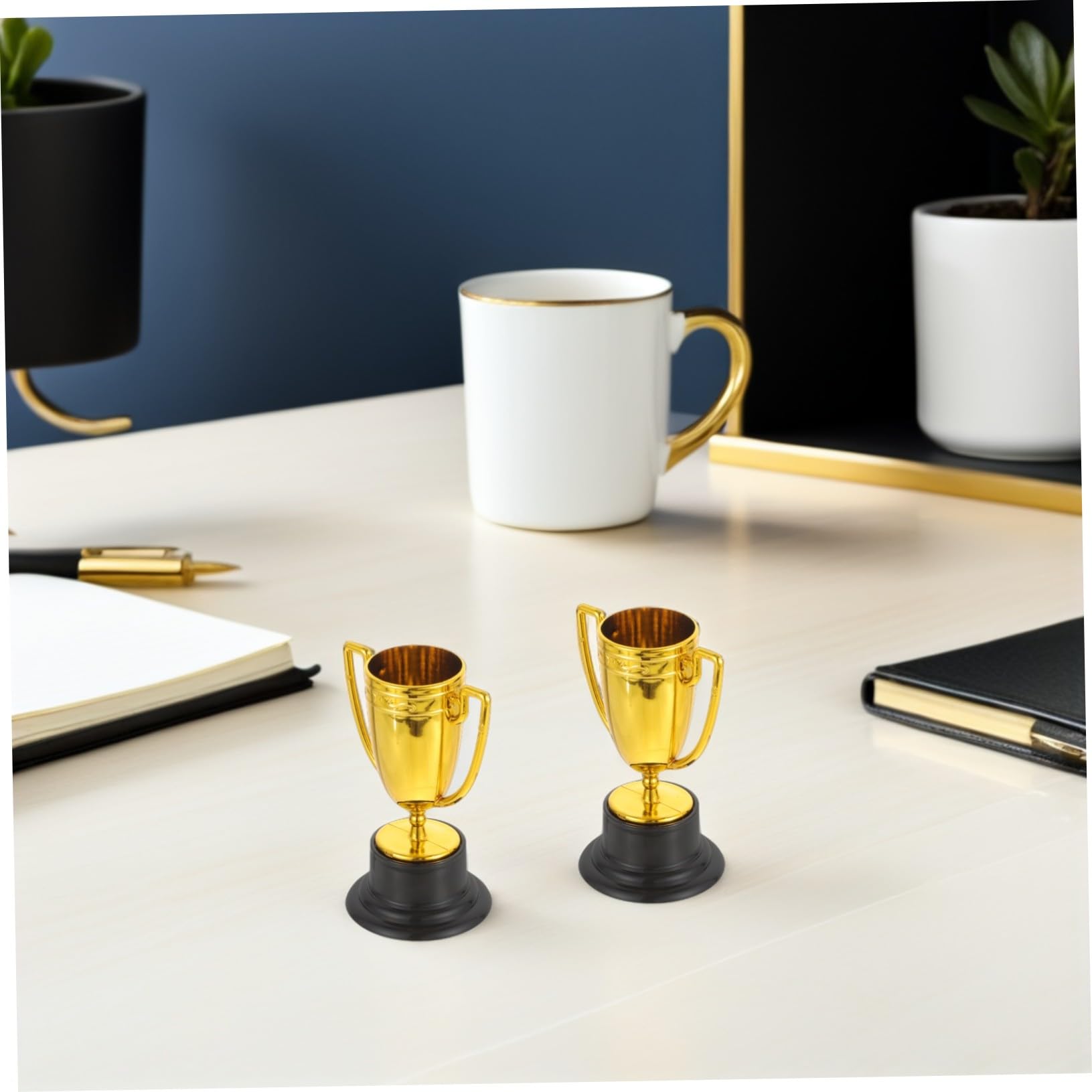 Mini Copas de Dorado de Plástico para Premios Livianos y Portátiles para Fiestas Competencias Deportivas y Recompensas Escolares