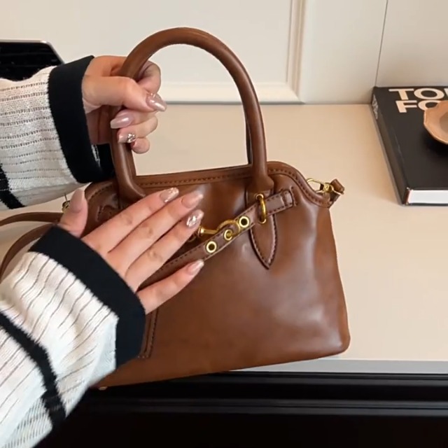 RT　　chiii bag with brown Amazon.com: Base'ic Women's Vintage Style Vegan Leather Crossbody