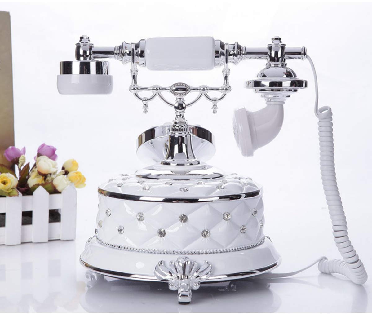 telefony domowe， Telefon w stylu retro vintage, przewodowy telefon stacjonarny w starym stylu z przyciskiem do dekoracji domu i biura, biały