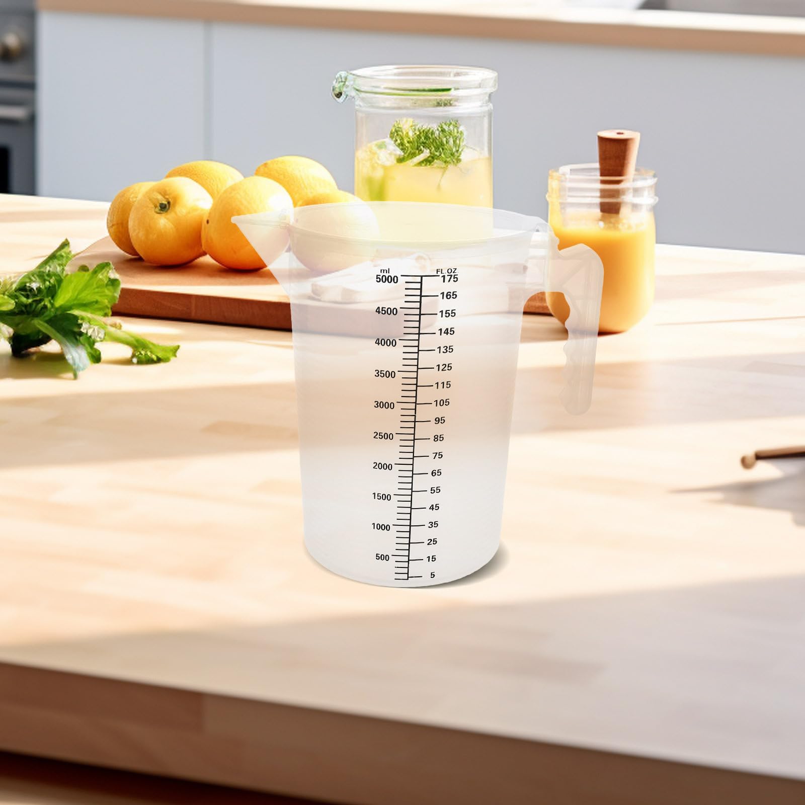 GARVALON Caraffa Graduata in Pp da 5l con Coperchio Antipolvere e Scala Precisa, Tazza di Miscelazione Trasparente per Bar e Negozi di Tè, Materiale Alimentare Sicuro