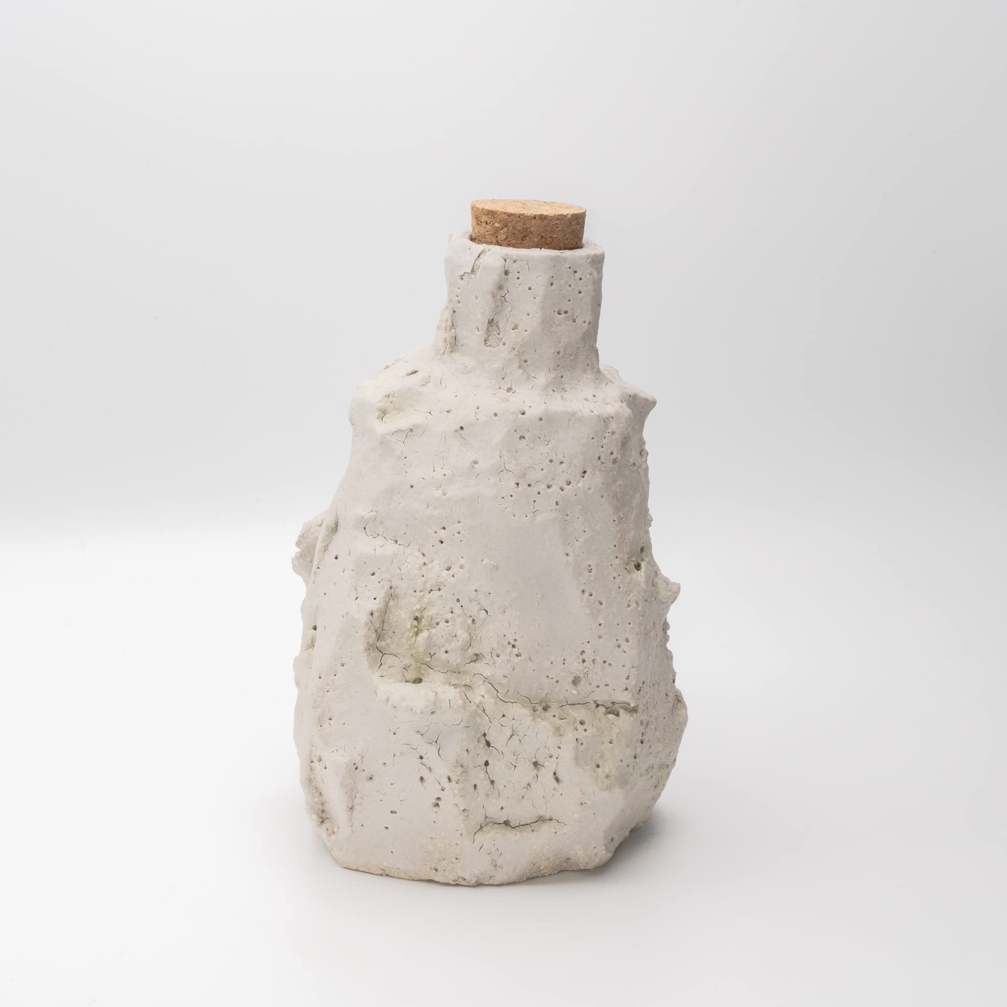 Botella de agua pequeña decorativa de vidrio para embellecer y organizar tus espacios