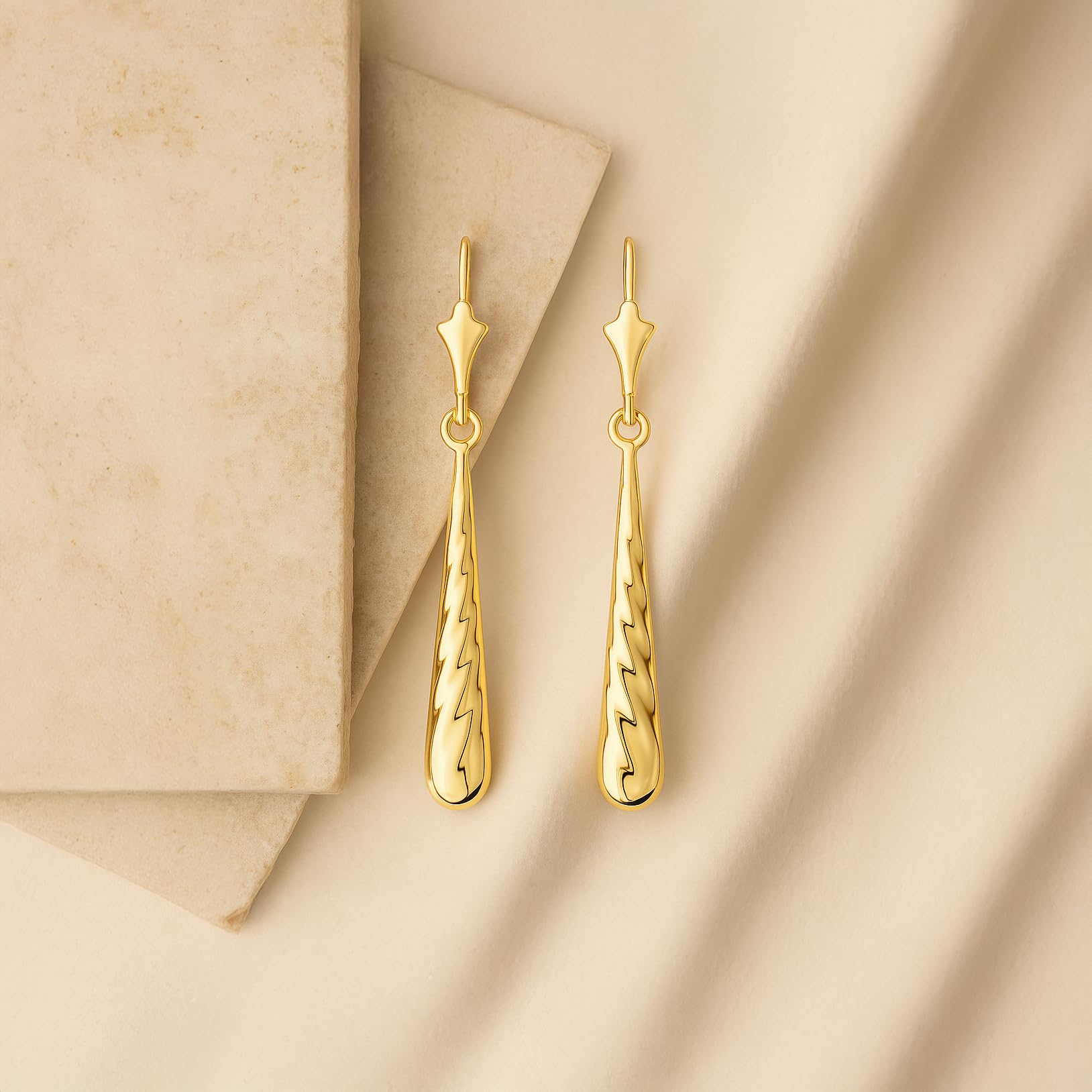 CARISSIMA Damen-Ohrhänger 9 Karat 375 Gelbgold Twist Detail Slim Drop 1.56.2019