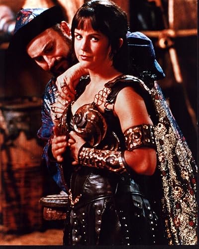 Miniatura 1 de Posterazzi Renee O'Connor y Robert Trebor En Xena Impresión fotográfica de la princesa guerrera (16 x 20) - Referencia # MVM01208