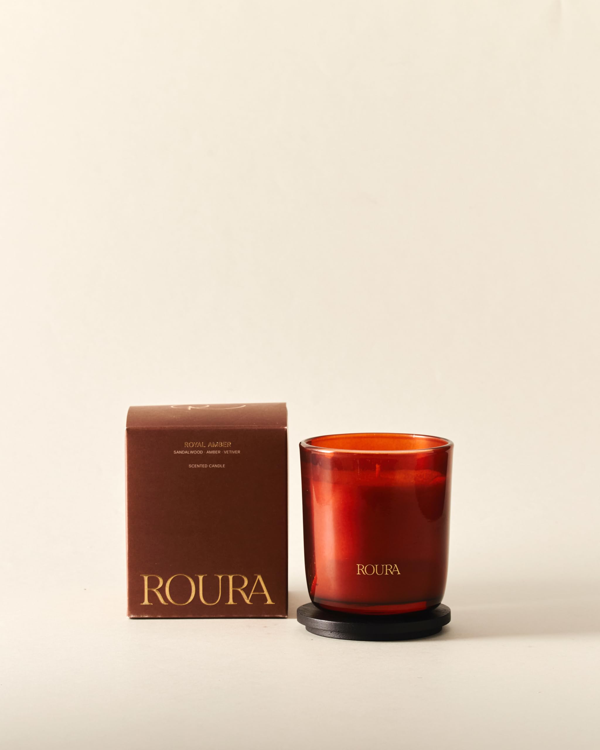 Ceras Roura Royal Amber Scented Candle – Icon Collection – Exotic Woody & Spicy Fragrance With Rose, Oud, Tobacco & Vetiver – 35Hr Burn – Premium Glass Candle With Lid 9 X 8 Cm