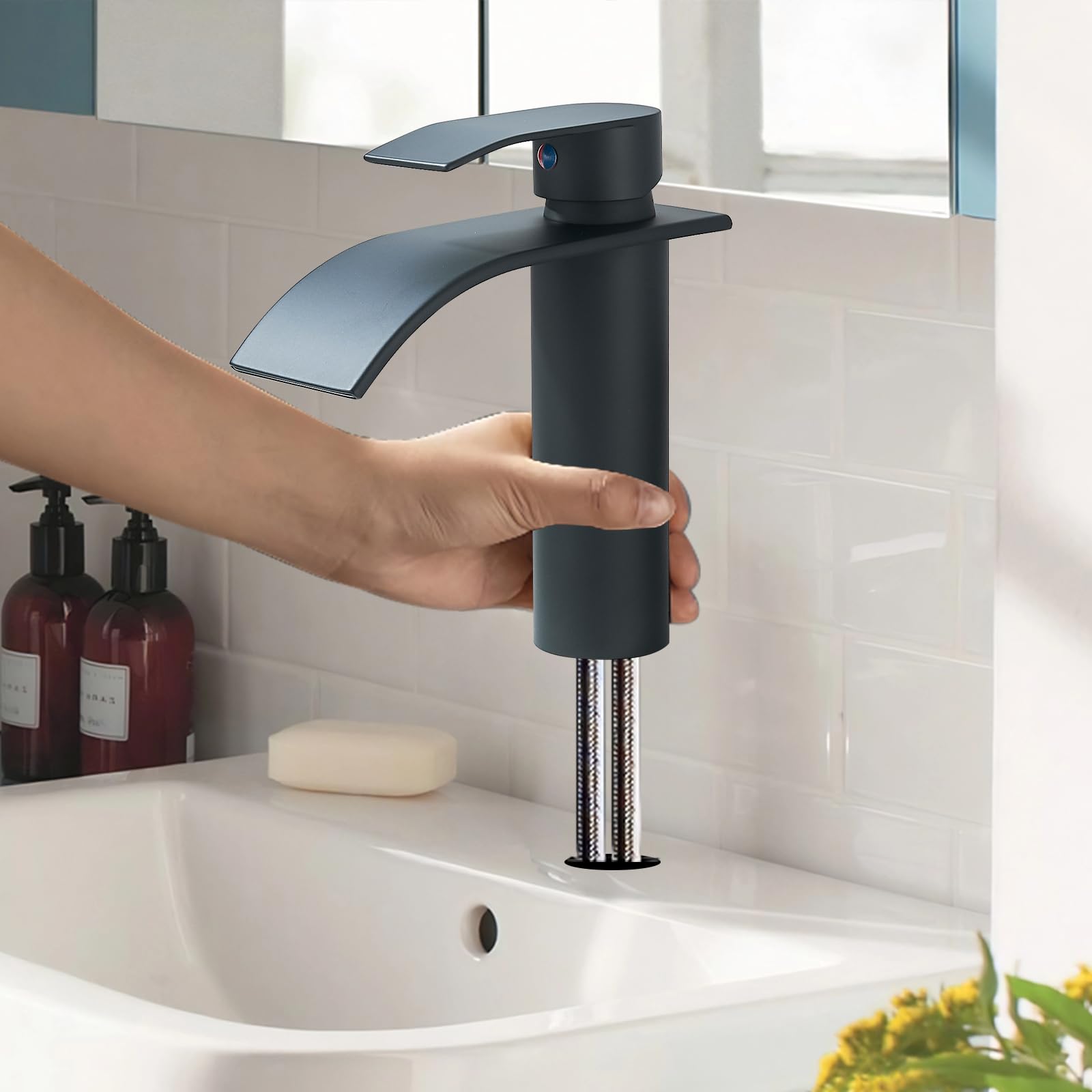 Robinet Salle de Bain Noir,Mitigeur Lavabo Cascade en Acier Inoxydable,Mitigeur Monocommande pour Eau Chaude et Froide dans la Salle de Bain