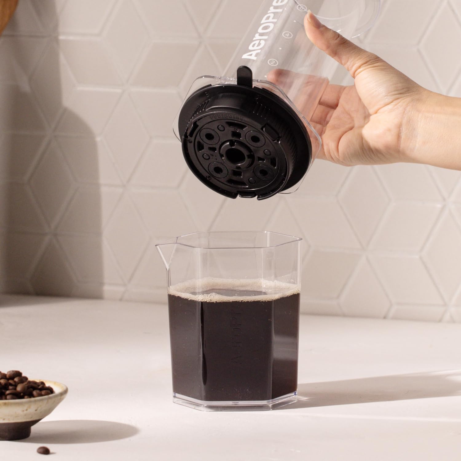 AeroPress XL Flow Control Filterkappe, verhindert Durchtropfen für volle Kontrolle über Mahlgrad und Zeit, brüht Klassiker, Espresso Style, Lattes, Cold Brew und mehr, passend für AeroPress XL