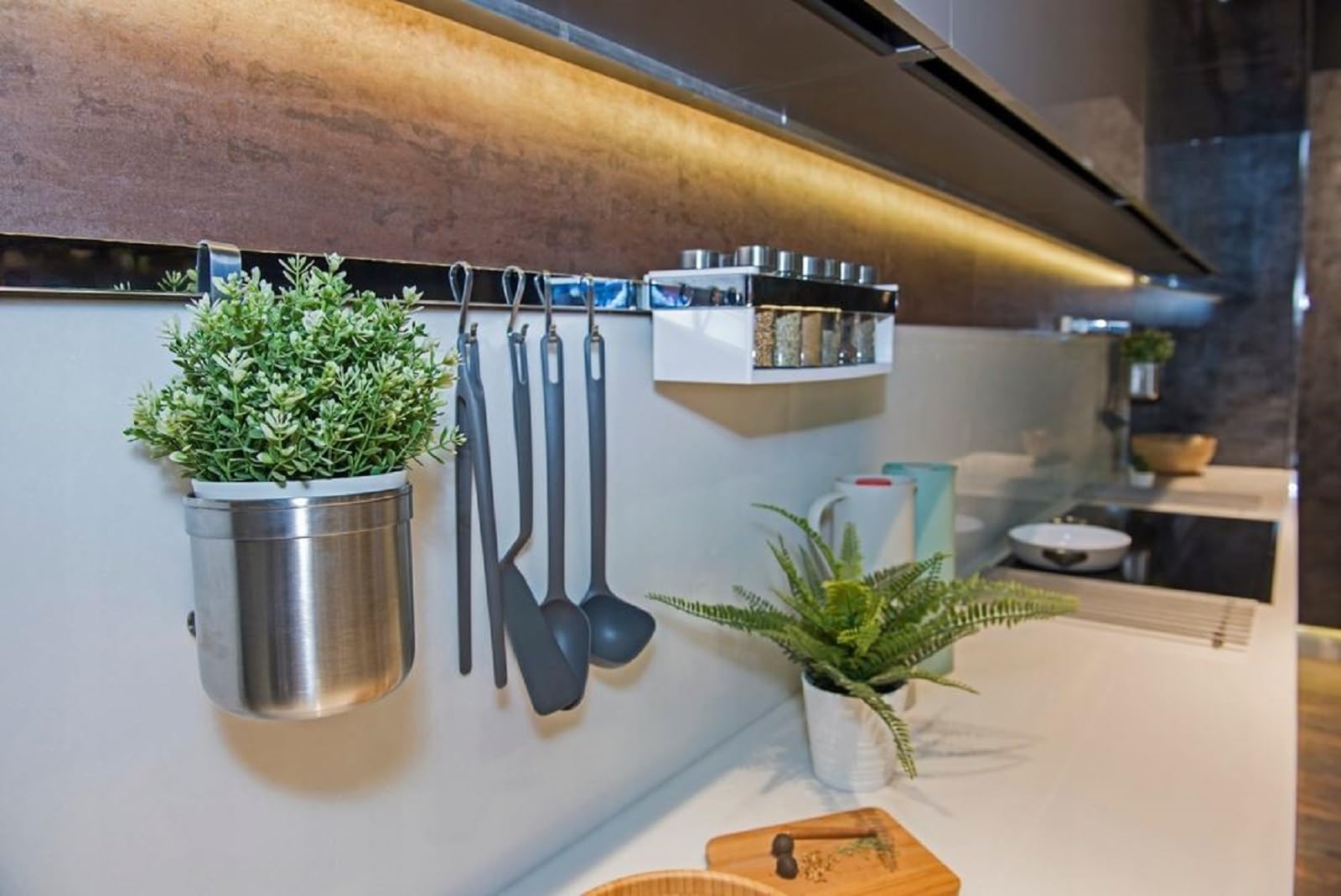 QLS Luz LED bajo mueble 100 cm 4000 K con sensor neutra | Ideal para cocina, armarios y estantes. Control sin contacto y LED de 12 V de bajo consumo