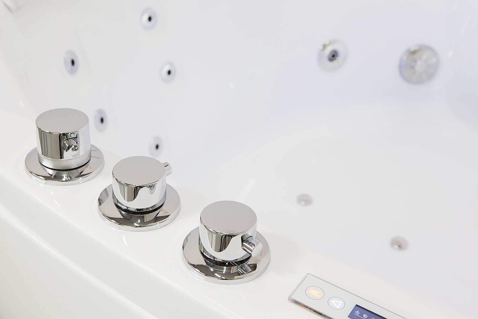 Jet-Line® Whirlpool | Villa Sabrina Weiss 1.6 x 1.6 m XXL | Neu mit Bachlauf und Wasserfall | Vollaustattung Eckbadewanne | Pool Eck Badewanne | Whirlwanne | Ozon Heizung LED