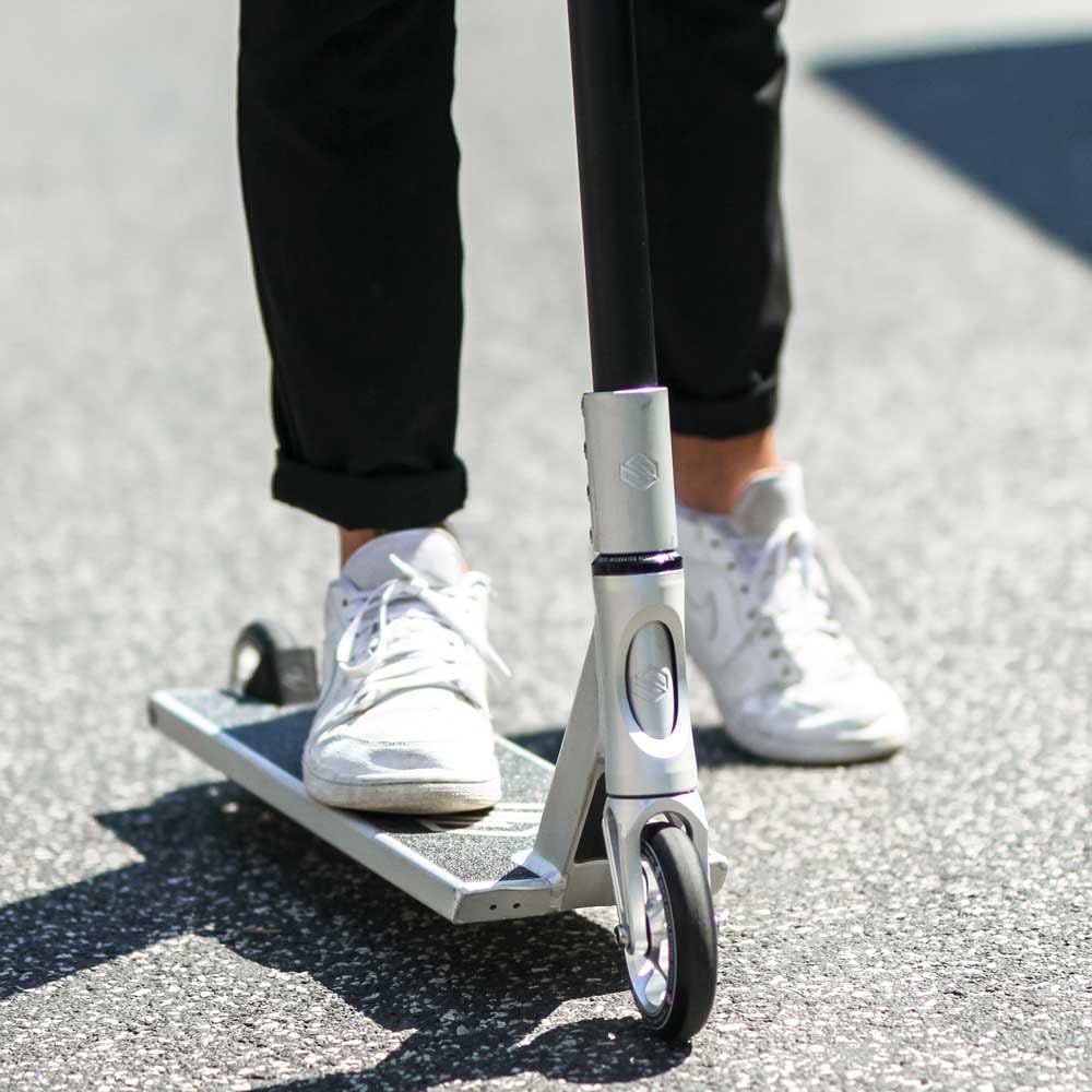 Striker Gravis Scooter (L - Raw)
