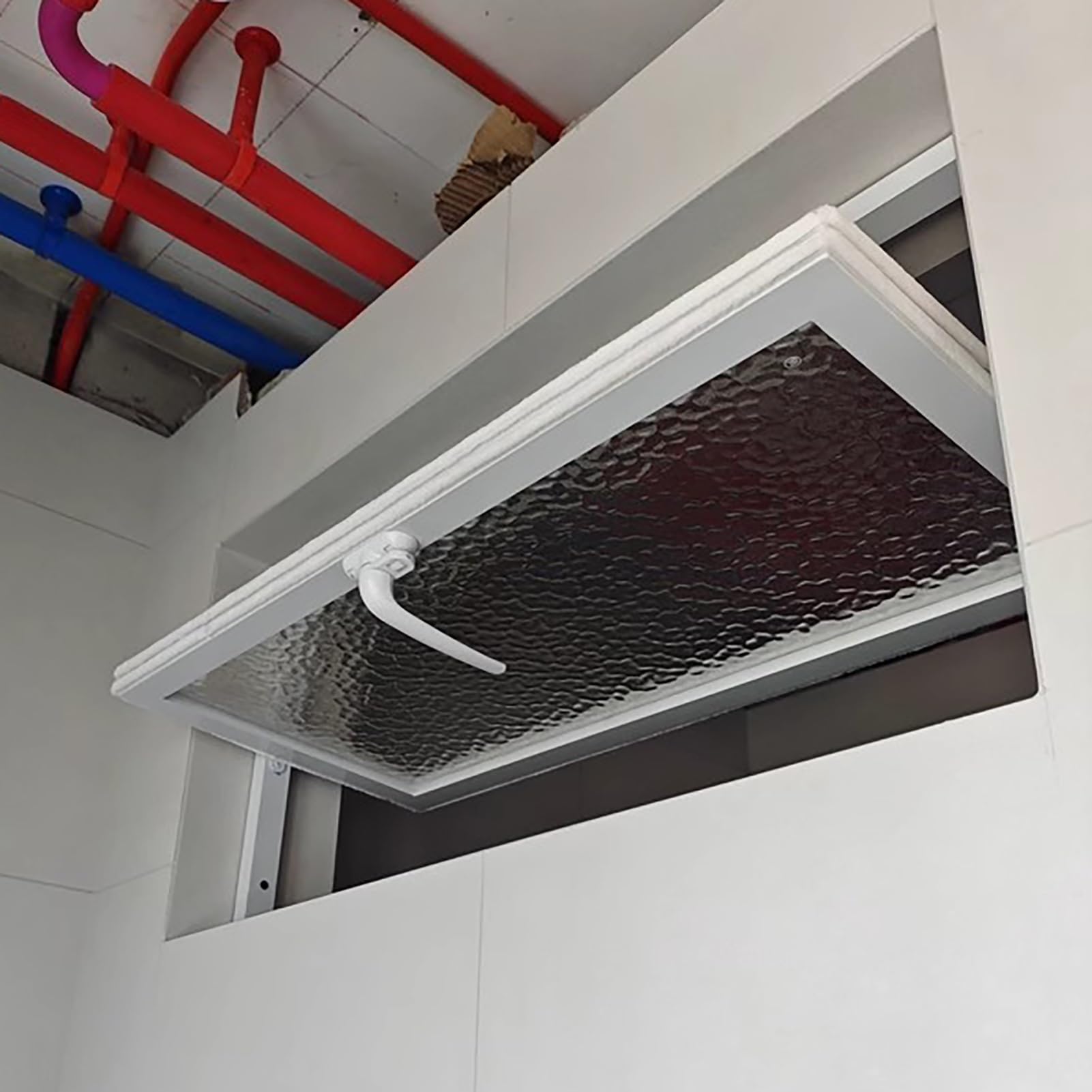 Ventana de reemplazo con manija con cerradura y marco blanco hermético de 32x16in