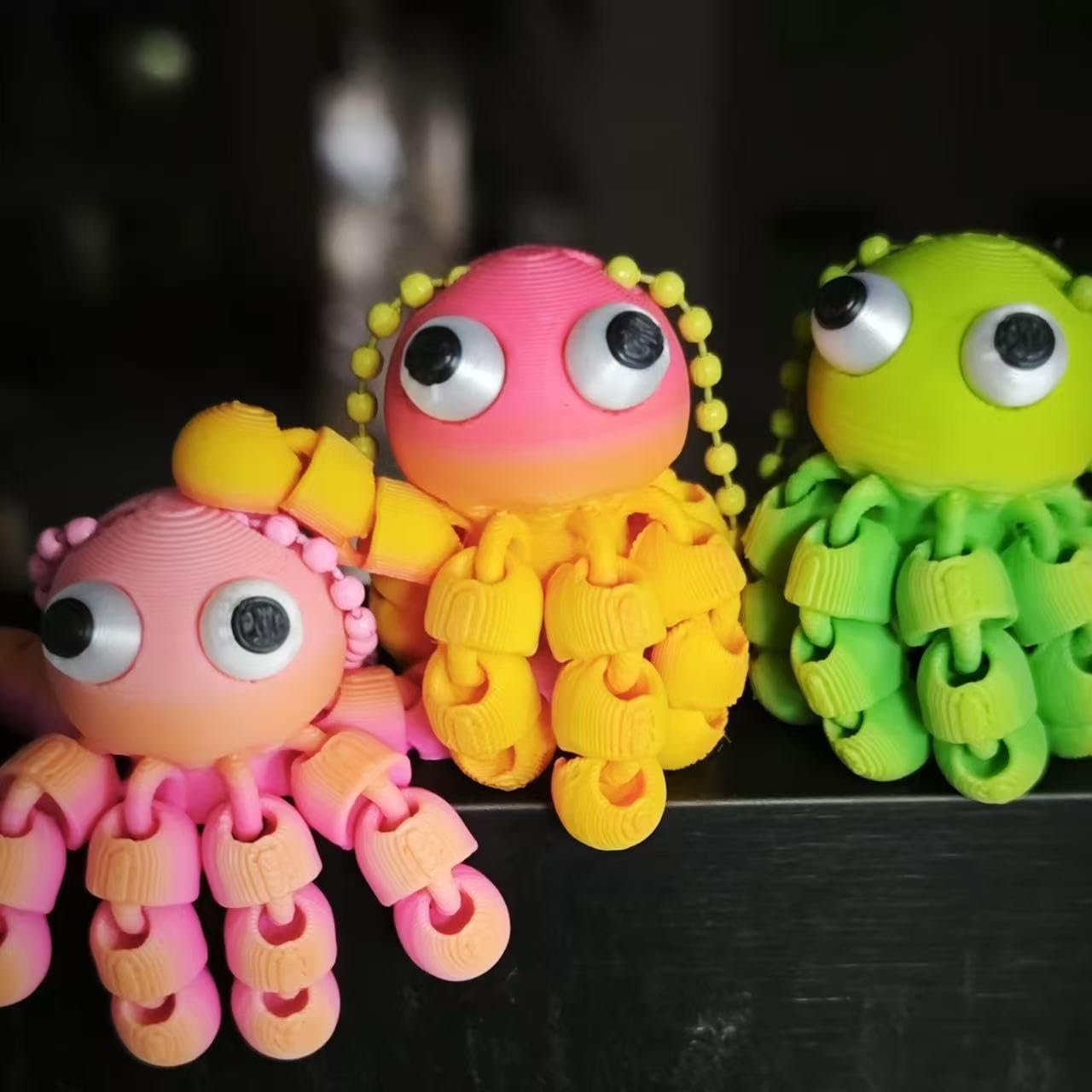 3D Printed Articulated Octopus Keychain - 24 Moving Joints Poseable Desk Pet for Adults, Pocket Anxiety Relief