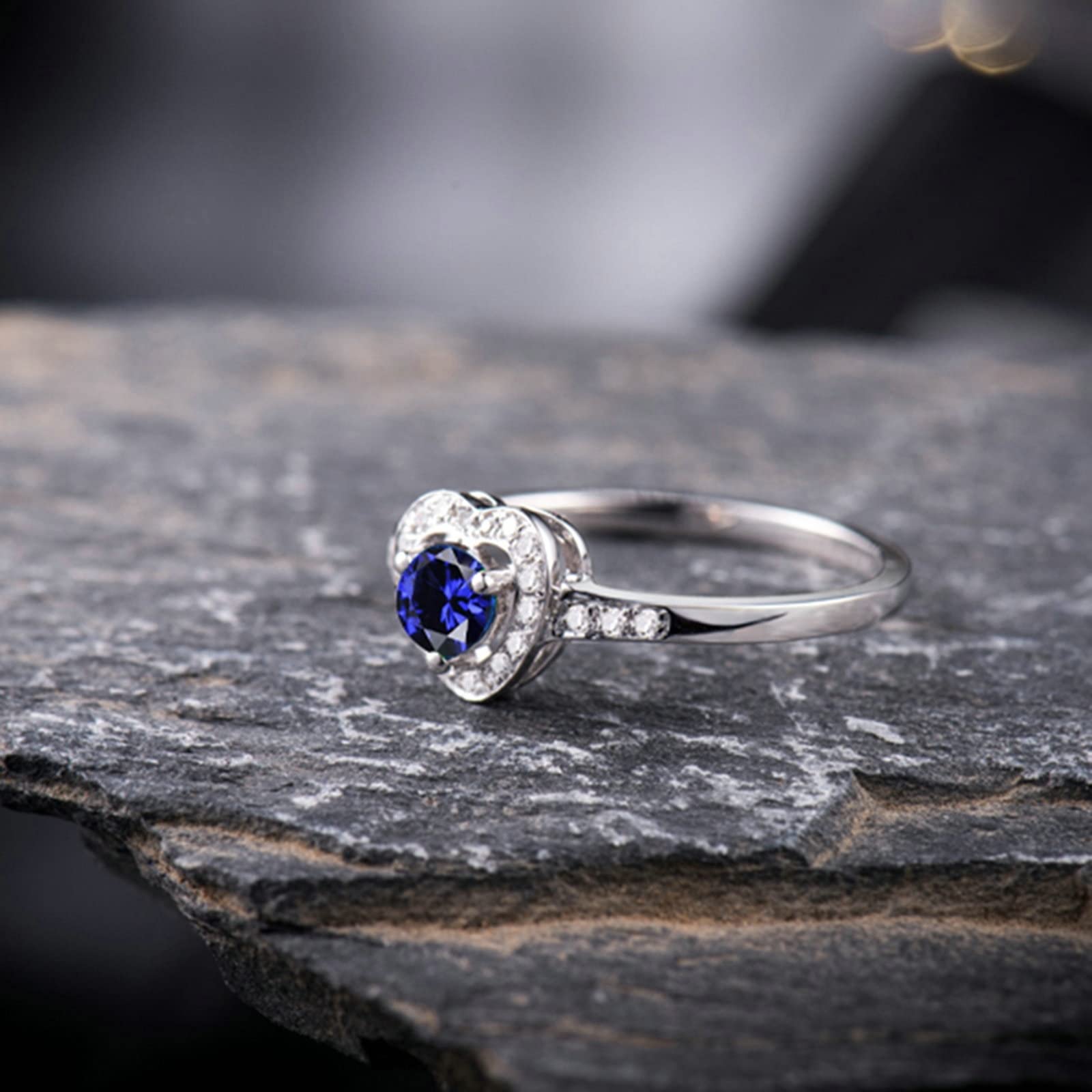 Verlobungsringe mit Gravur, Promise Ring Blau 18 Karat Weißgold Herz Lab Saphir 0.55CT Rundschliff VVS mit Diamant 0.09CT Weiß Gravur für Jahrestag